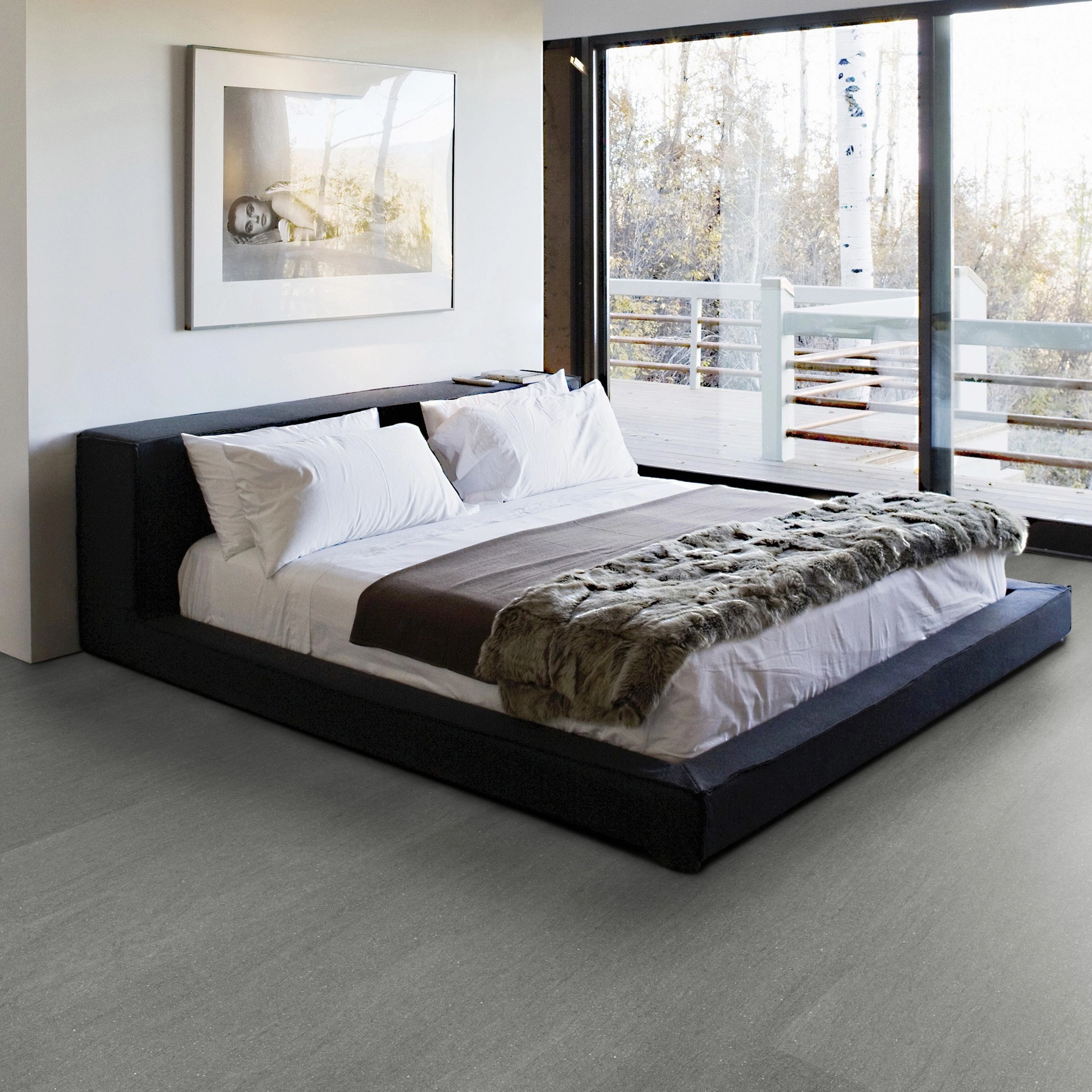 Milieubild Schlafzimmer mit Balkon - Wicanders Wise HDF Klick-Designboden stone Natural Basaltina Stone Grey Milieubild Schlafzimmer mit Balkon - Wicanders Wise 80003899