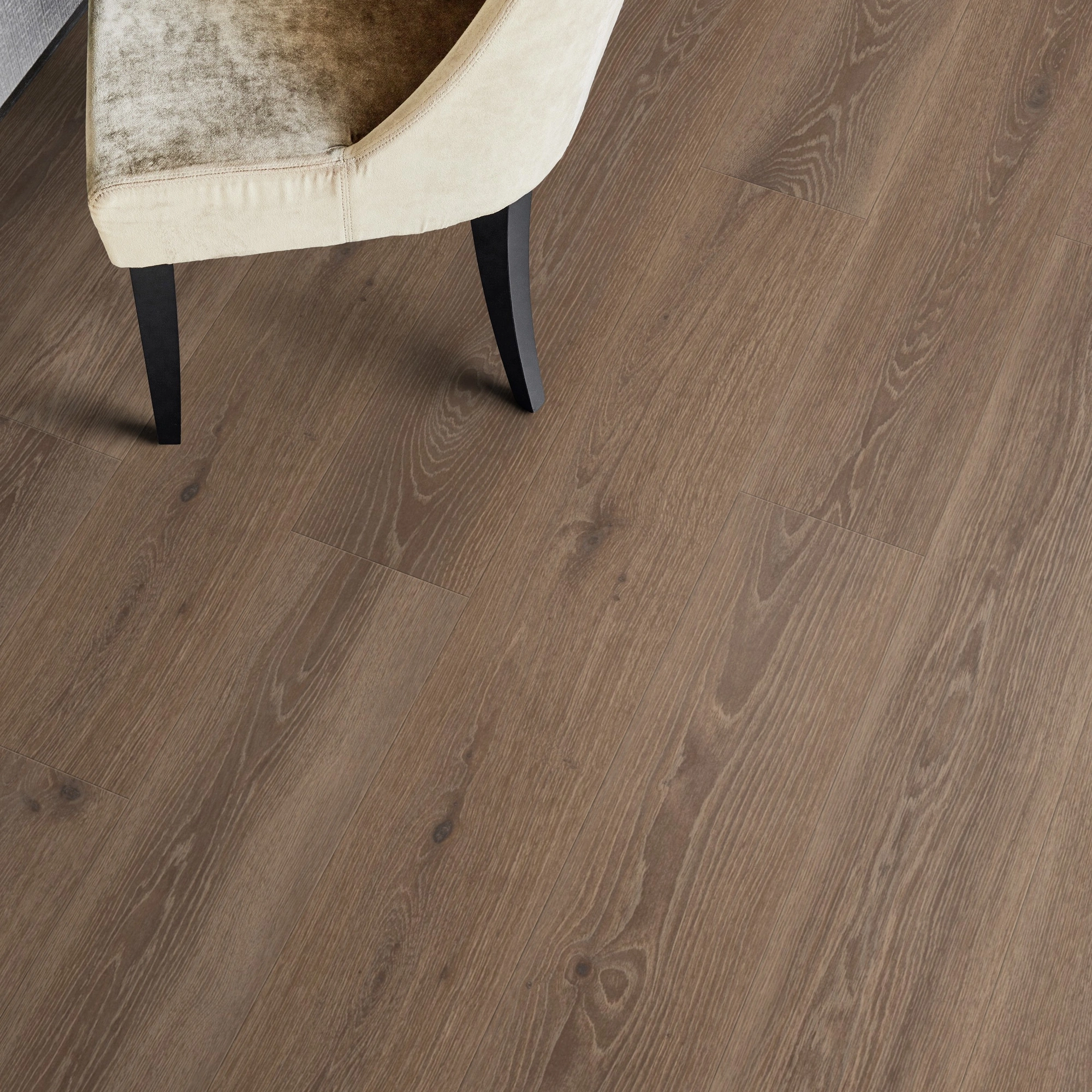 Milieubild Esszimmer - Draufsicht - Tarkett Klebe-Vinyl Essence 30 Tribe Oak Mocha Milieubild Esszimmer - Draufsicht - Tarkett 260055009