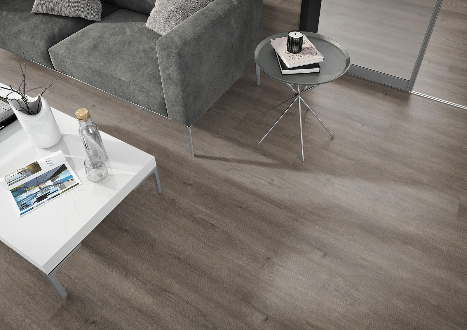 Milieubild Wohnzimmer - Sofa mit Beistelltisch und Glastür - nexflor NXF-60030-006