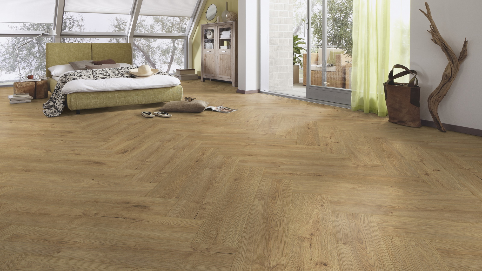 Milieubild Schlafzimmer im modernen Dachgeschoss - MEISTER Laminat LS 350 Eiche Champagner Milieubild Schlafzimmer im modernen Dachgeschoss - MEISTER 600001-0840168-07001