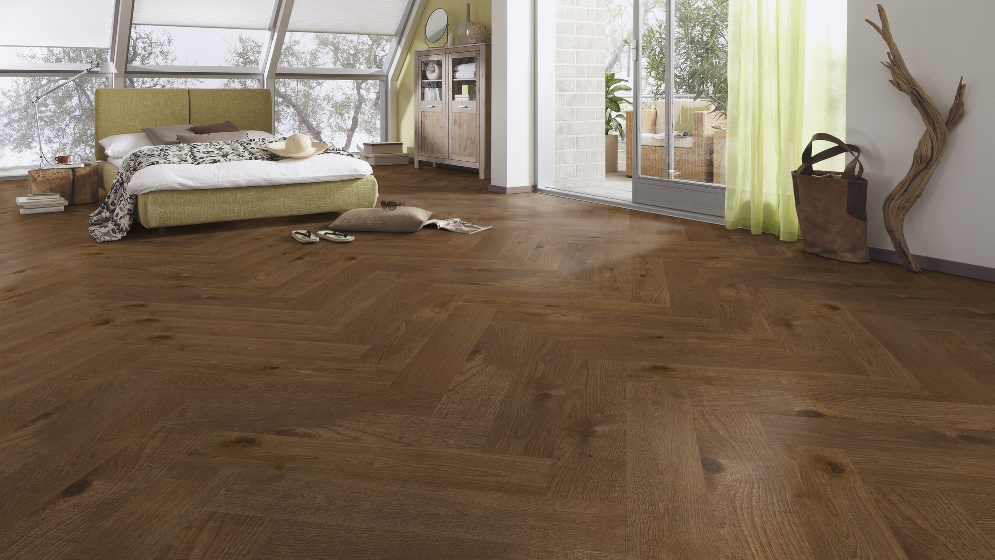 Milieubild Schlafzimmer im modernen Dachgeschoss - MEISTER Holzboden HS 500 Lindura Eiche classic olivgrau Milieubild Schlafzimmer im modernen Dachgeschoss - MEISTER 500010-0700140-08926