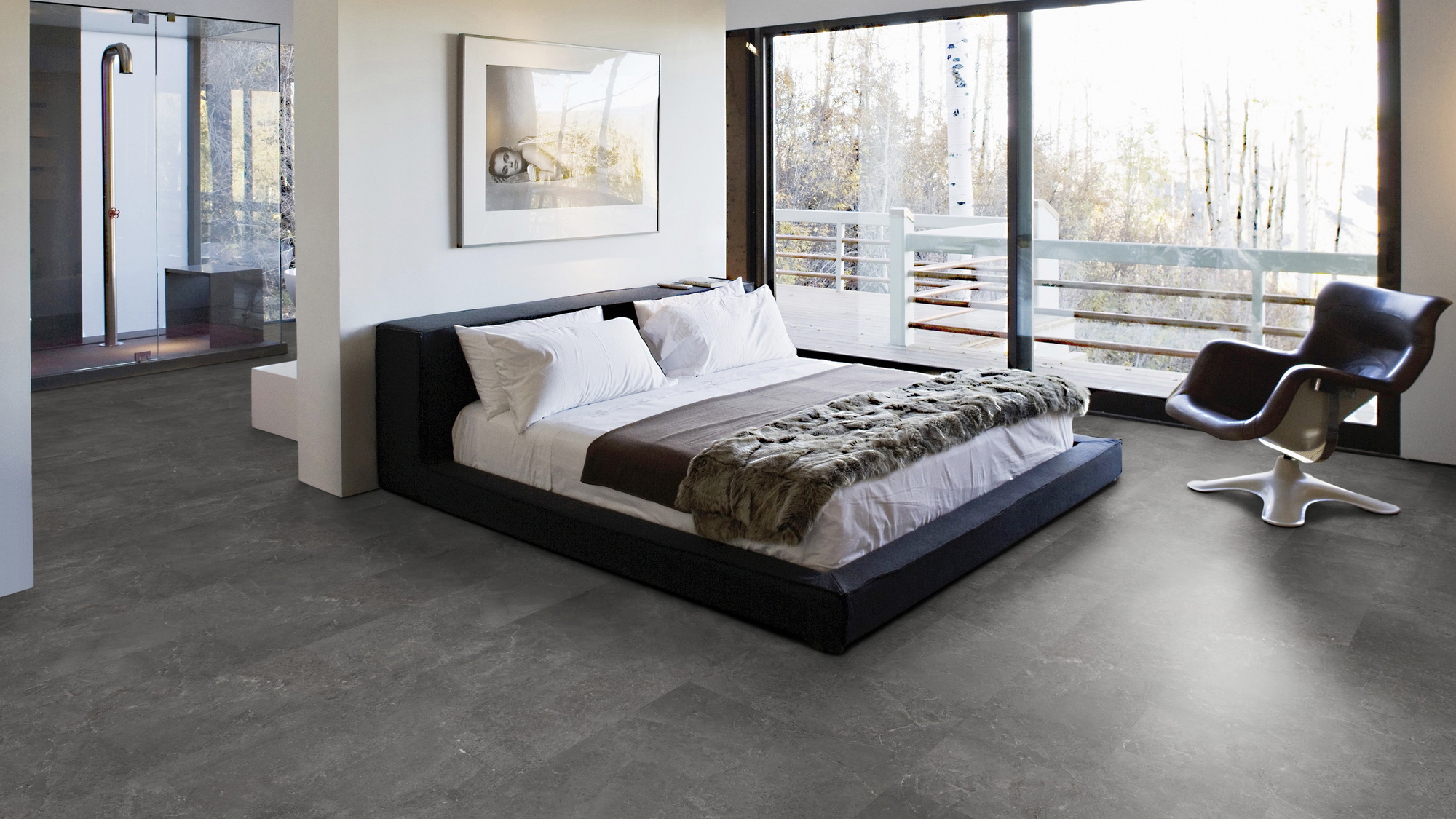 Milieubild Schlafzimmer mit Balkon - Wicanders Wise HDF Klick-Designboden stone Natural Minimal Stone Milieubild Schlafzimmer mit Balkon - Wicanders Wise 80003892