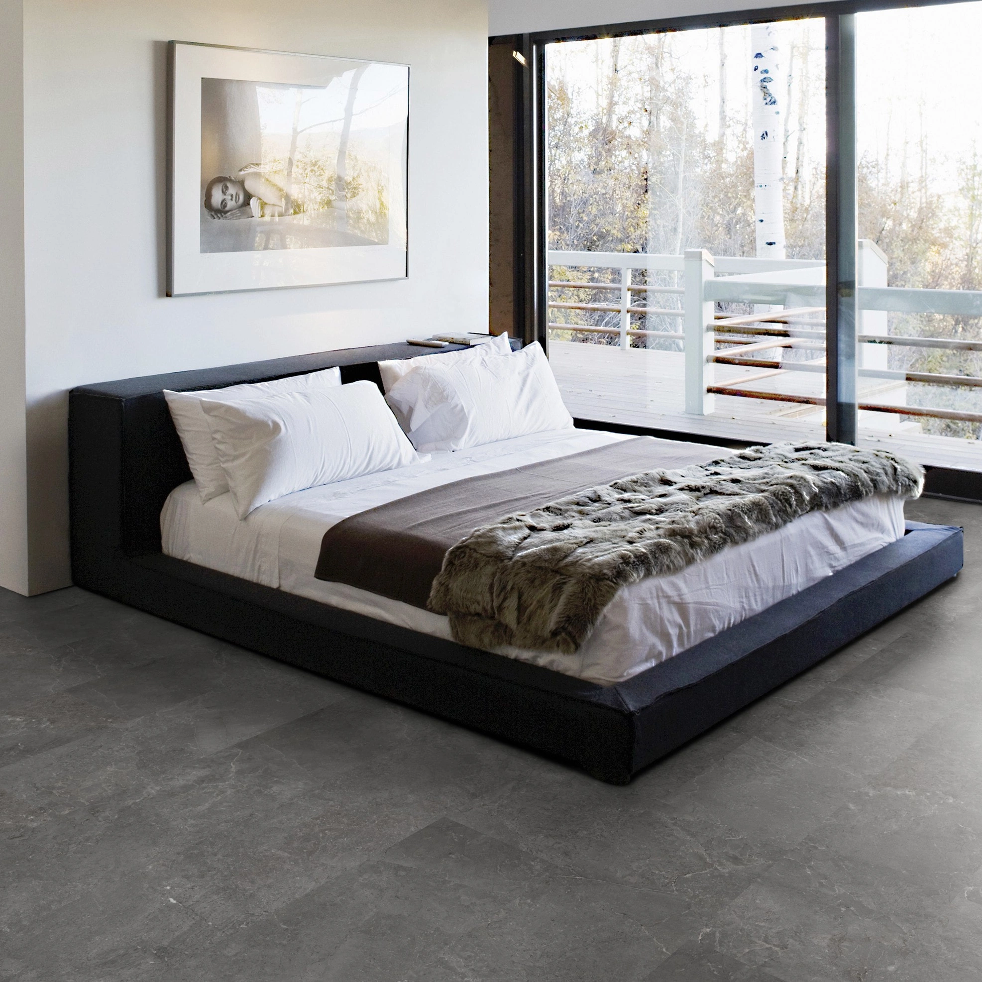 Milieubild Schlafzimmer mit Balkon - Wicanders Wise HDF Klick-Designboden stone Natural Minimal Stone Milieubild Schlafzimmer mit Balkon - Wicanders Wise 80003892