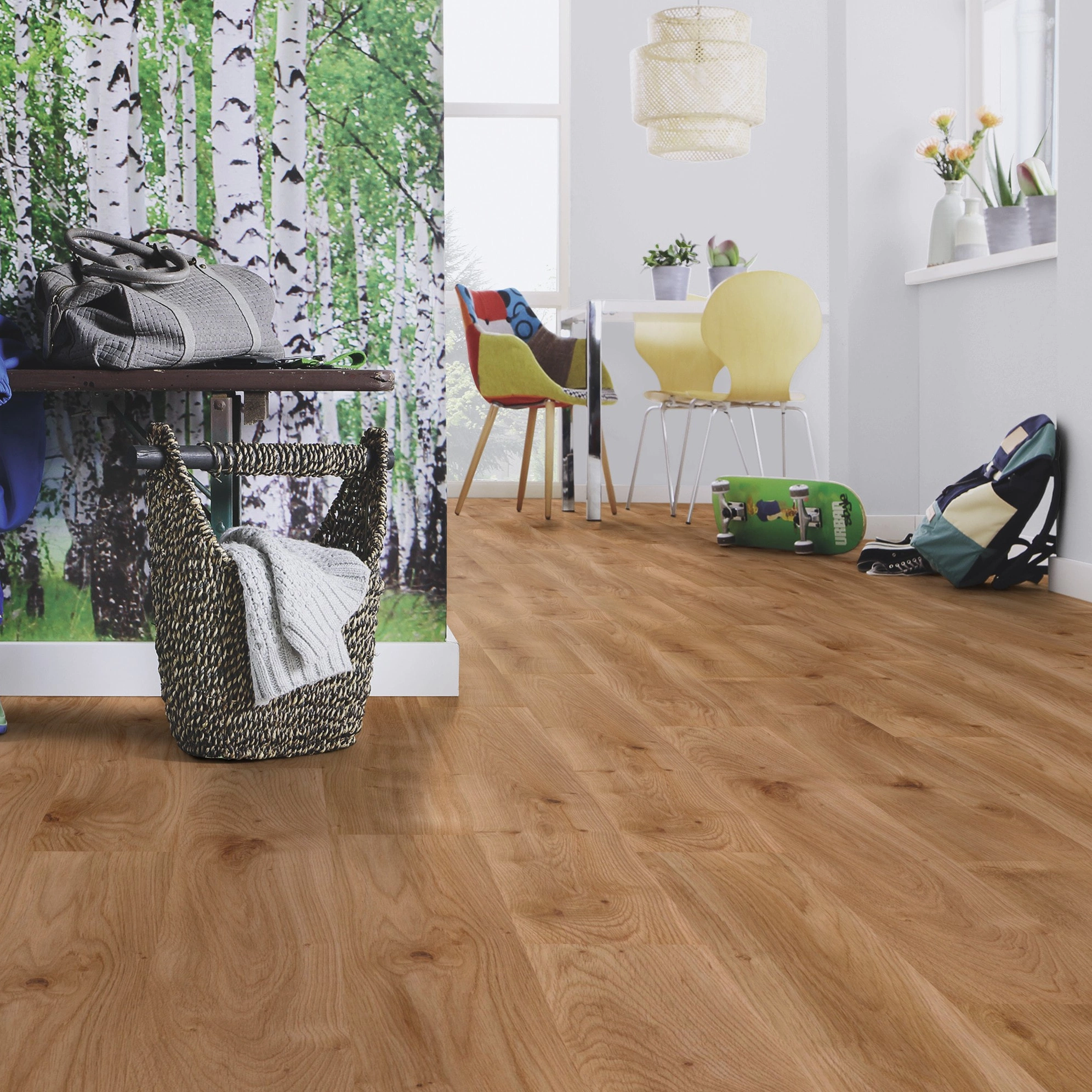 Milieubild Esszimmer mit Flur und Sitzbank - wineo Klick-Bioboden PURLINE wineo 1000 wood L Intensive Oak Caramel Milieubild Esszimmer mit Flur und Sitzbank - wineo PLC300R