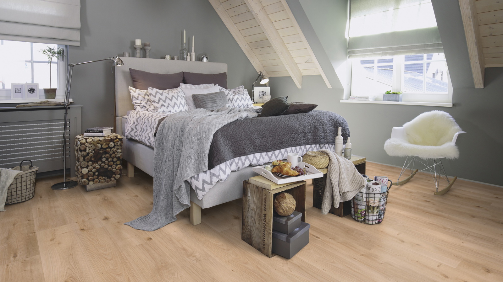 Milieubild Schlafzimmer im modernen Dachgeschoss - wineo PL299R