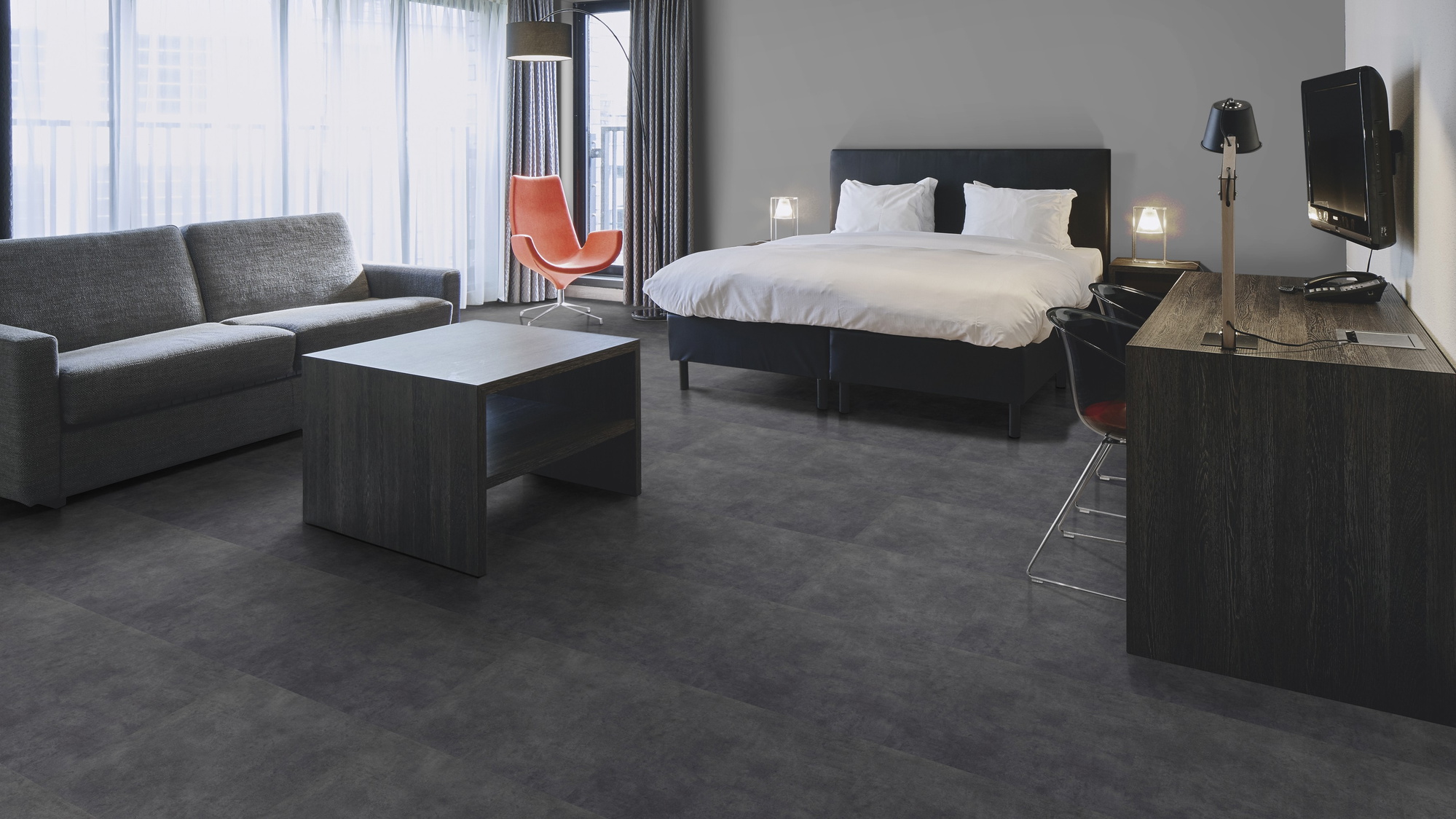 Milieubild Hotelzimmer mit Kingsize-Bett - Forbo Flooring 220184