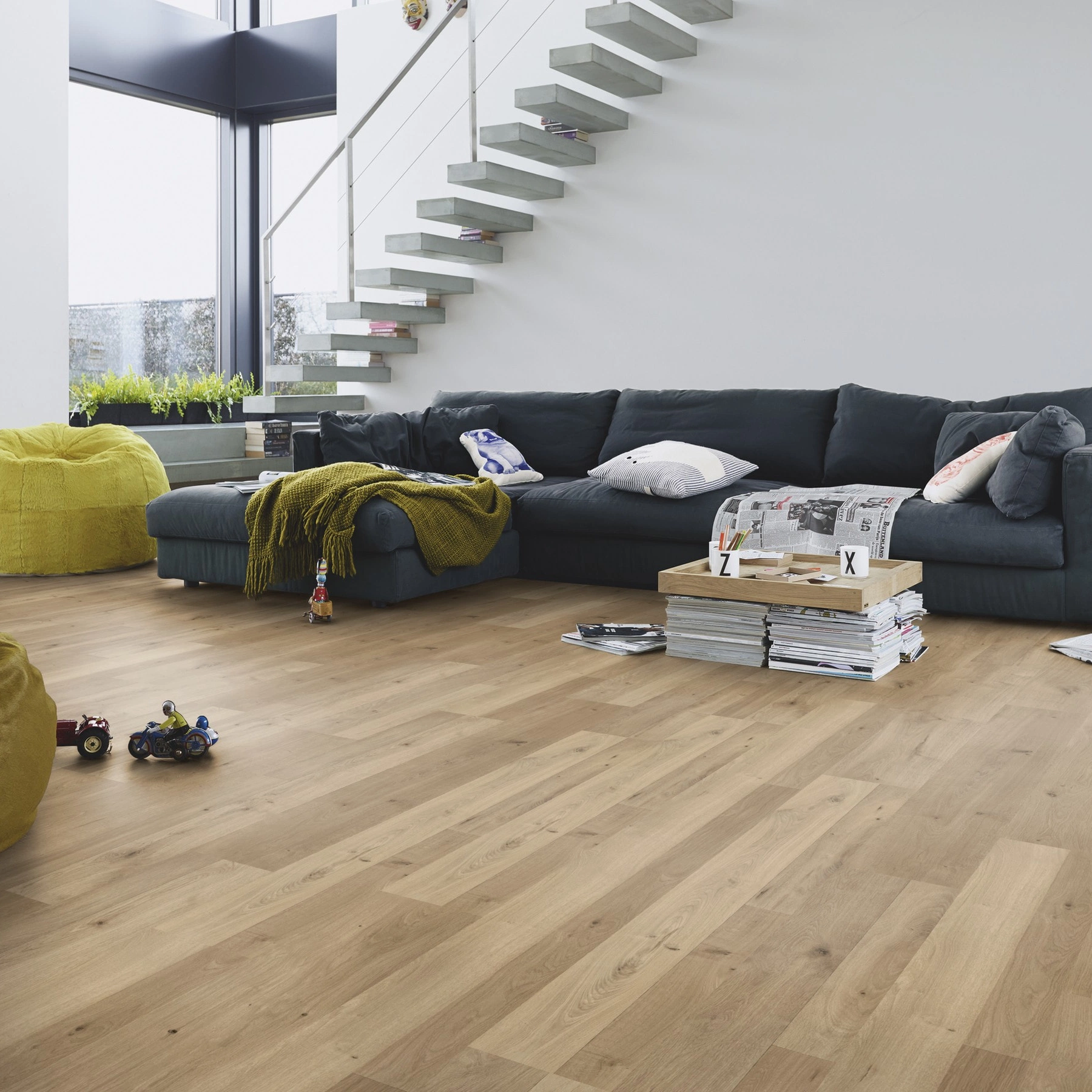 Milieubild Modernes Wohnzimmer mit Kamin - MEISTER Laminat LC 55 S Natural Oak Milieubild Modernes Wohnzimmer mit Kamin - MEISTER 600013-1288198-06675