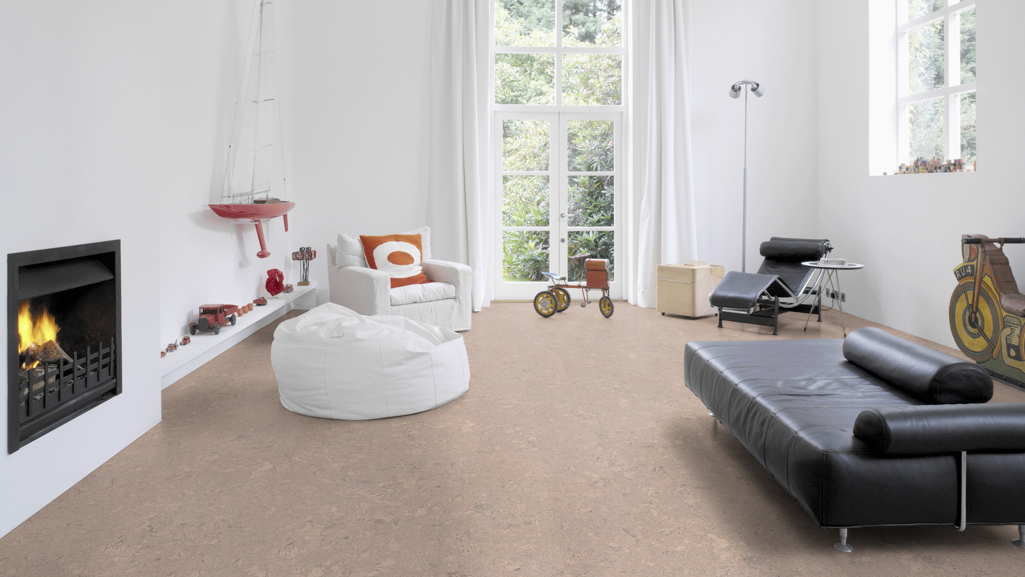 Milieubild Altbau-Wohnzimmer mit Kamin - Wicanders Wise HDF Klick-Korkboden cork Essence Personality Timide Milieubild Altbau-Wohnzimmer mit Kamin - Wicanders Wise 80002262