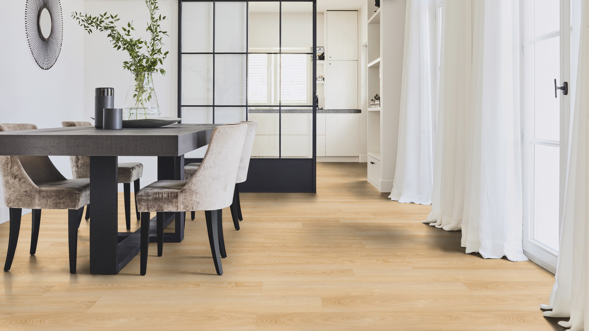 Milieubild Modernes Esszimmer mit Glas-Schiebetür - Tarkett 260053001