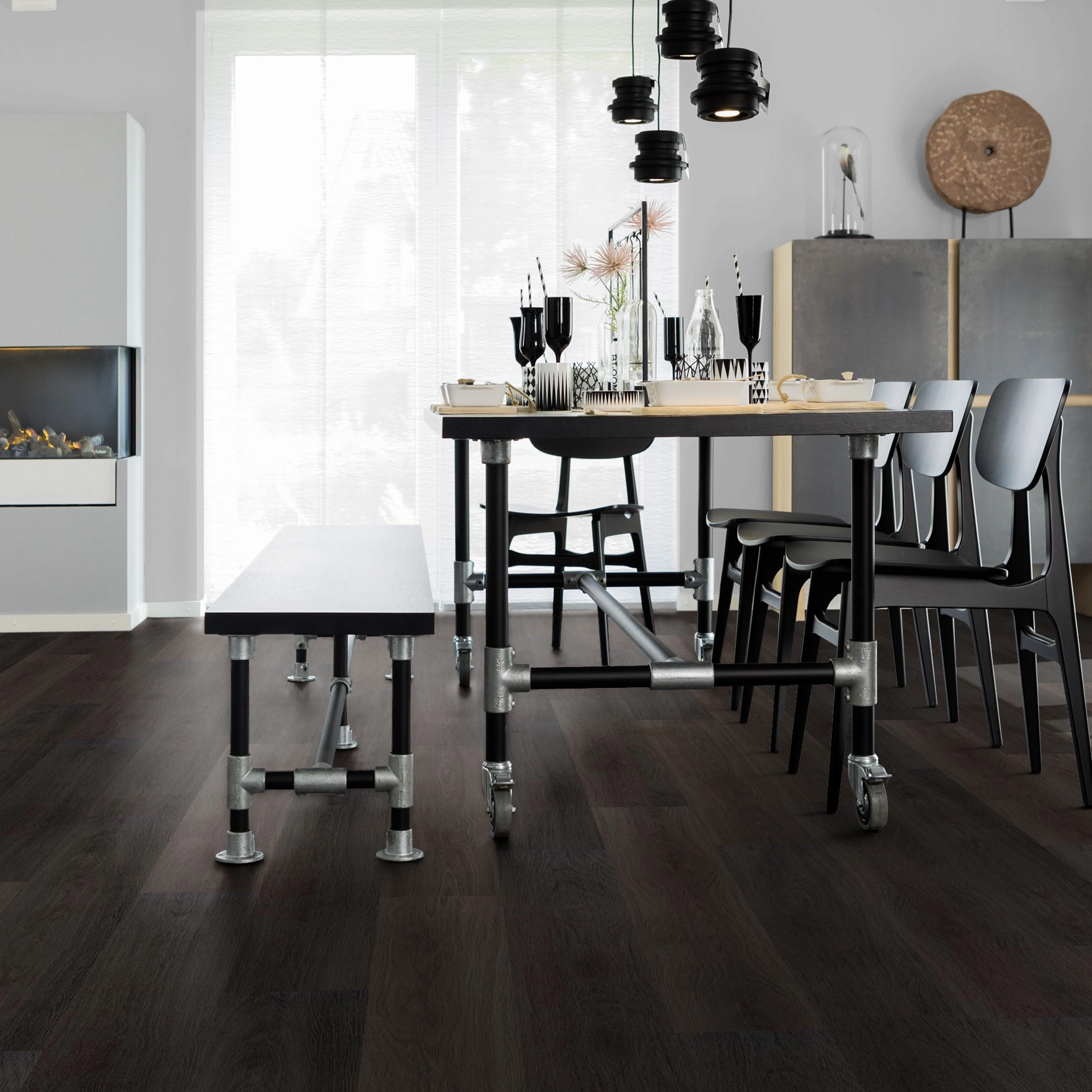 Milieubild Esszimmer mit Kamin - wineo Klick-Bioboden PURLINE wineo 1000 wood L Soft Oak Pepper Milieubild Esszimmer mit Kamin - wineo PLC304R