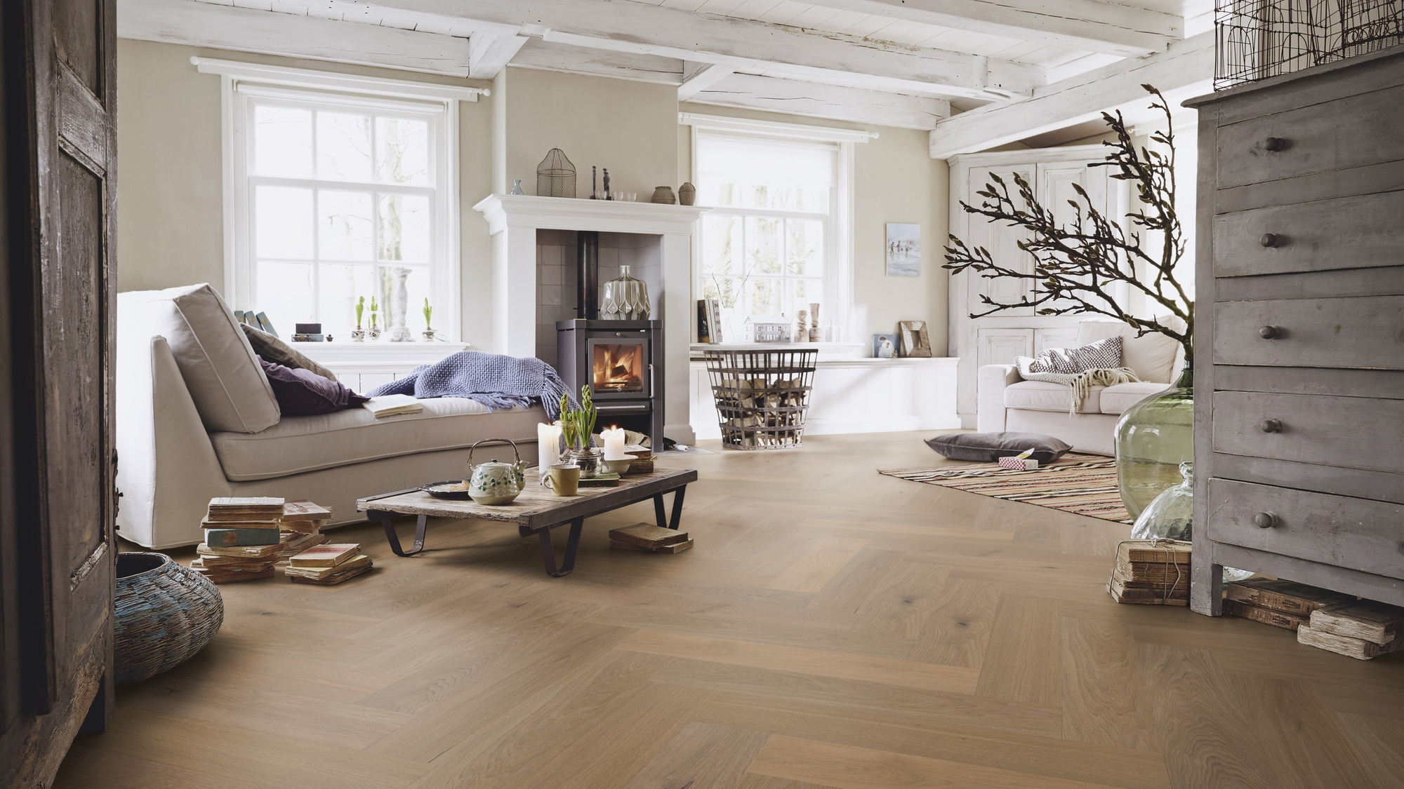 Milieubild Wohnzimmer im Landhaus-Stil - MEISTER Holzboden HS 500 Lindura Eiche classic greige Milieubild Wohnzimmer im Landhaus-Stil - MEISTER 500010-0700140-08931
