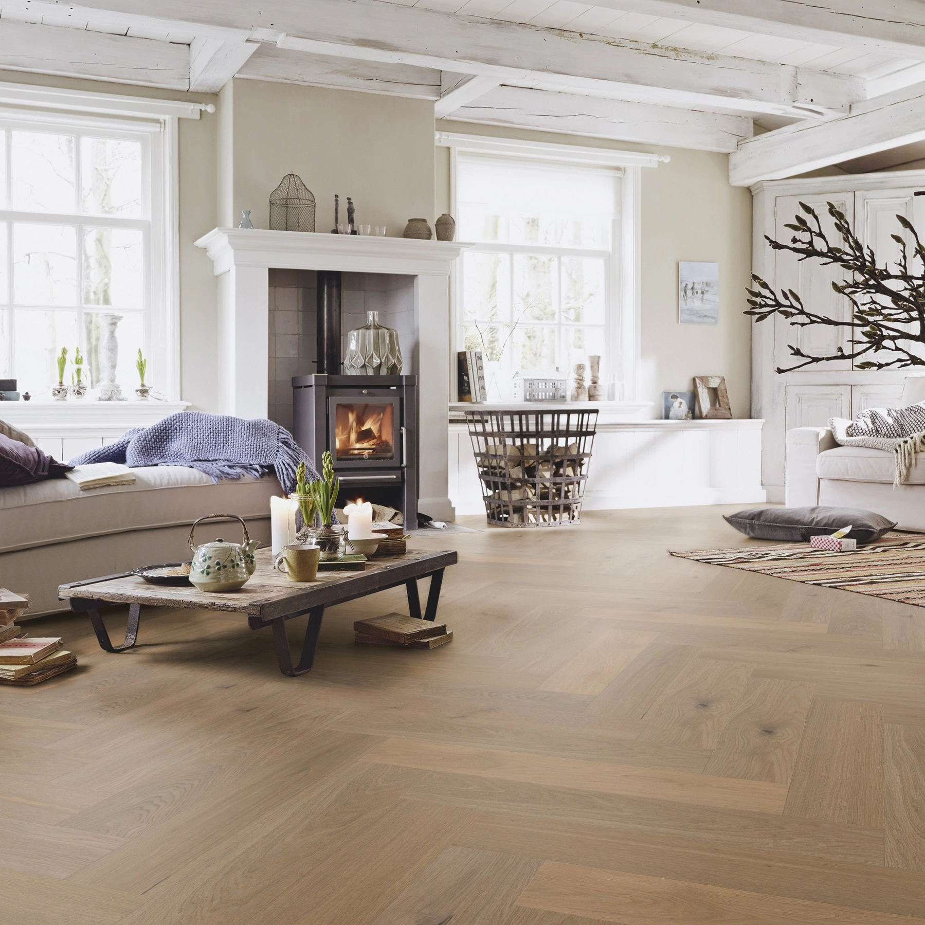 Milieubild Wohnzimmer im Landhaus-Stil - MEISTER Holzboden HS 500 Lindura Eiche classic greige Milieubild Wohnzimmer im Landhaus-Stil - MEISTER 500010-0700140-08931