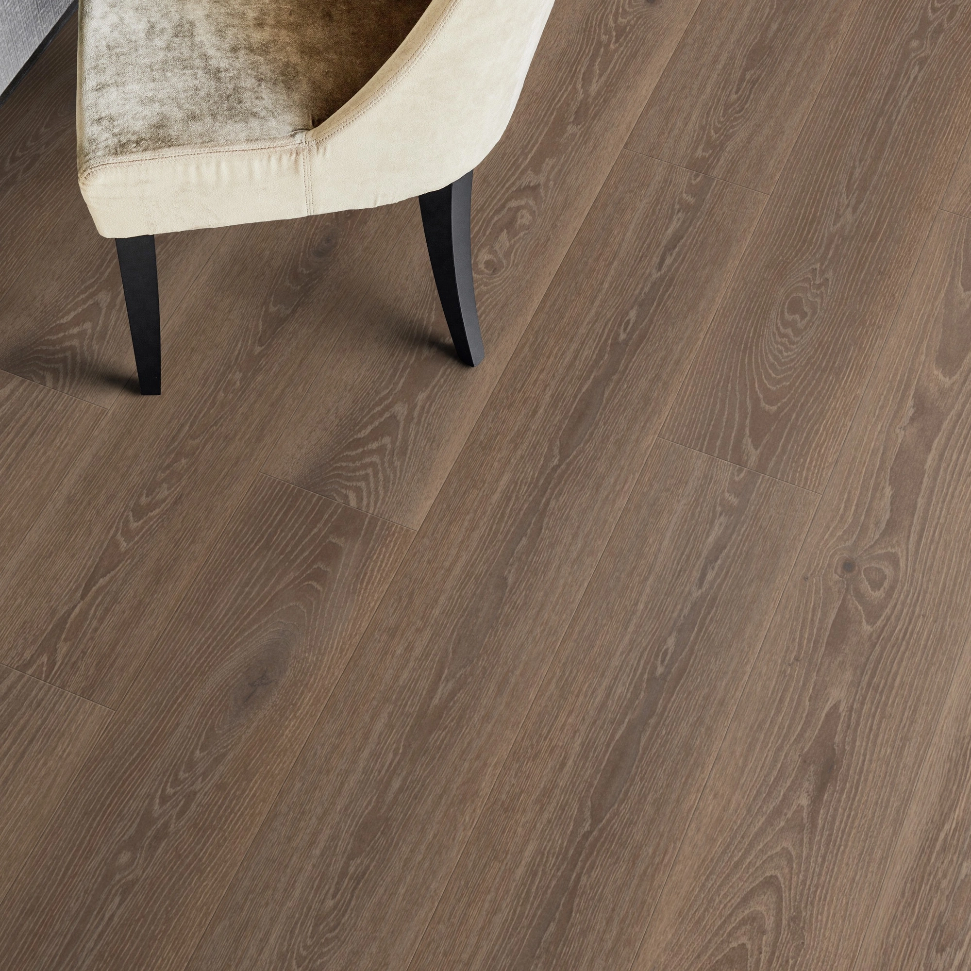 Milieubild Esszimmer - Draufsicht - Tarkett Klebe-Vinyl Essence 55 Tribe Oak Mocha Milieubild Esszimmer - Draufsicht - Tarkett 260053009