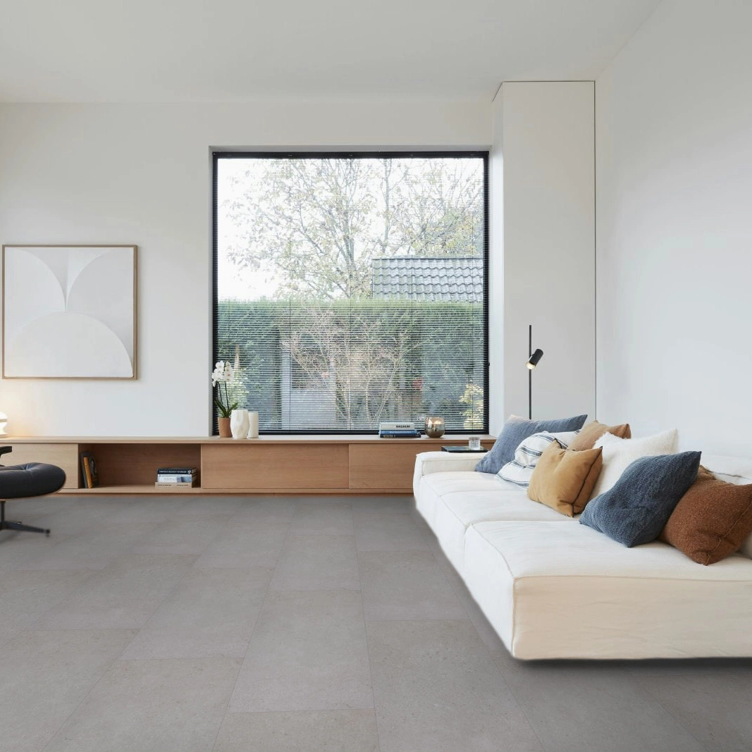 Milieubild Großräumiges Wohnzimmer mit Couch - BerryAlloc Klebe-Vinyl Zenn Gluedown 30 Bali Milieubild Großräumiges Wohnzimmer mit Couch - BerryAlloc 60002226