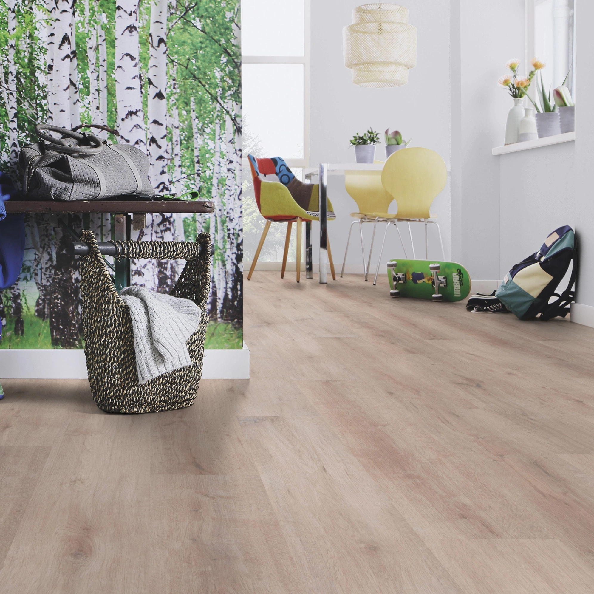 Milieubild Esszimmer mit Flur und Sitzbank - wineo Klick-Bioboden PURLINE wineo 1000 wood XL Rustic Oak Taupe Milieubild Esszimmer mit Flur und Sitzbank - wineo PLC313R