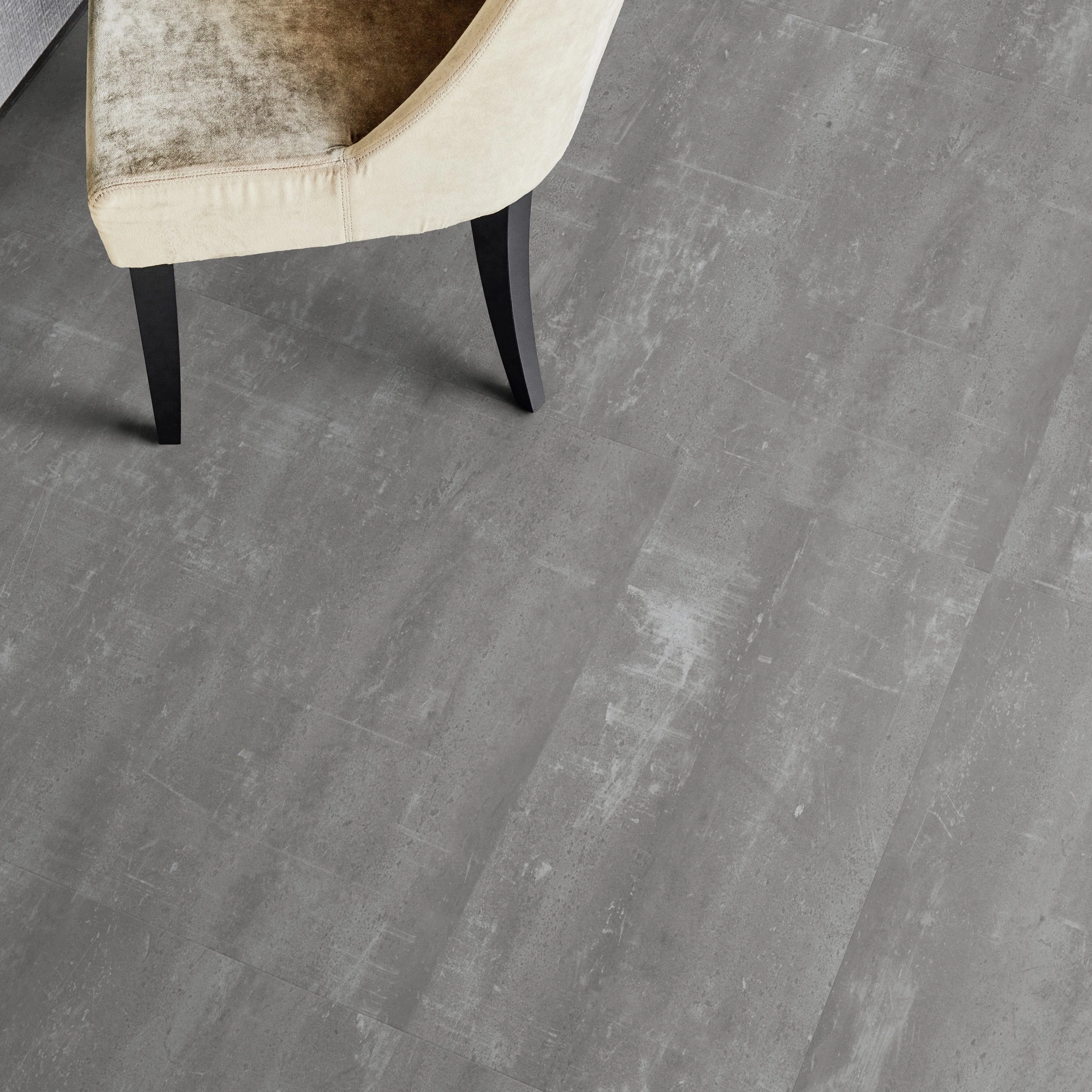 Milieubild Esszimmer - Draufsicht - Tarkett Klebe-Vinyl Essence 55 Scratched Cement Grey Milieubild Esszimmer - Draufsicht - Tarkett 260054010