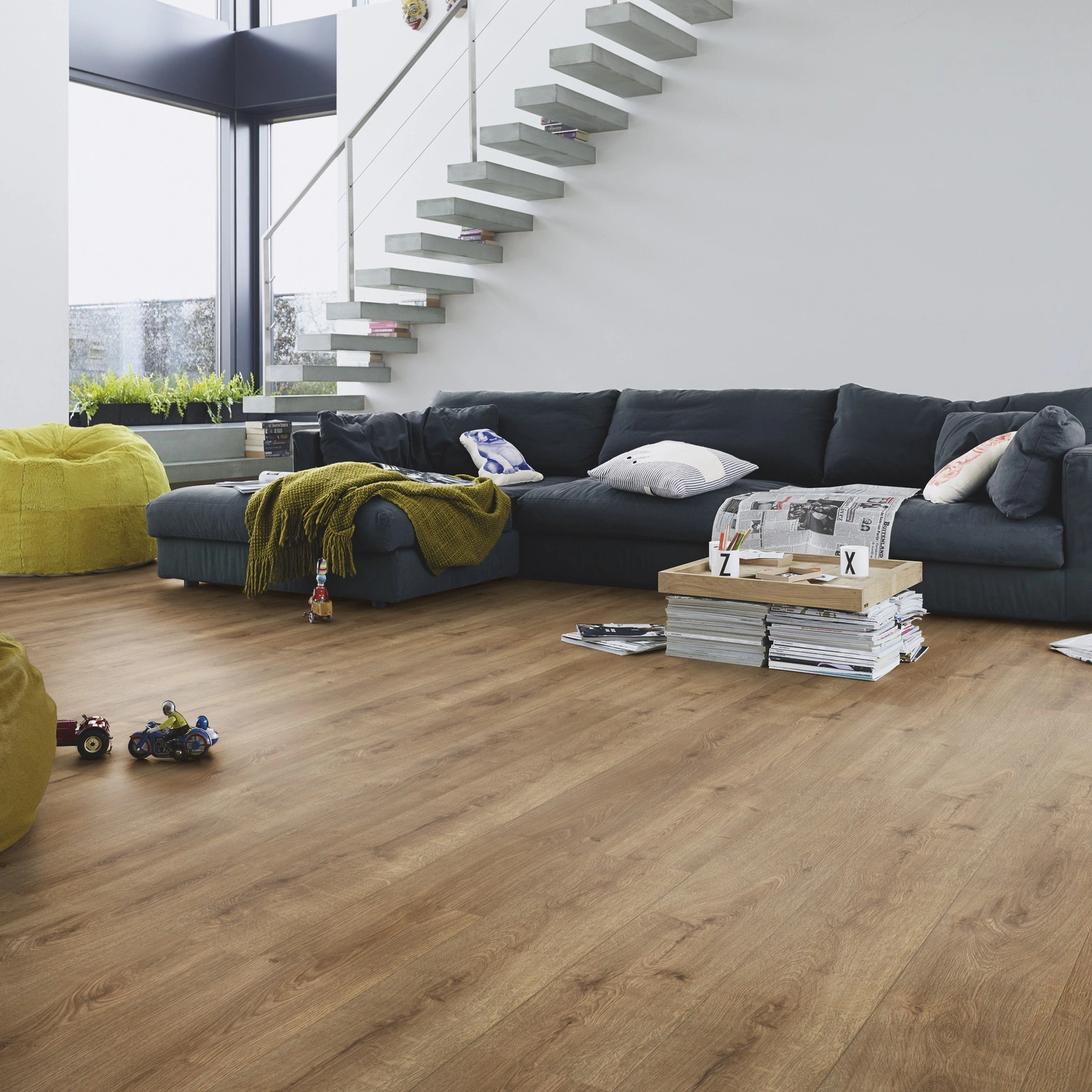 Milieubild Modernes Wohnzimmer mit Kamin - Meister Laminat LD 150 Eiche Bernstein Milieubild Modernes Wohnzimmer mit Kamin - Meister 600017-1288198-07002