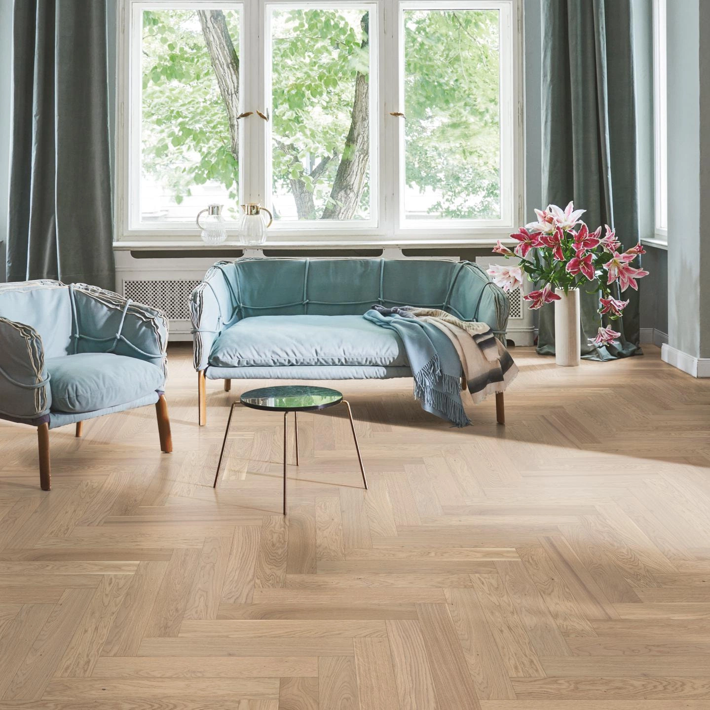 Milieubild Wohnzimmer in Stadtwohnung - Parador Parkett Trendtime 3 Eiche Pure Milieubild Wohnzimmer in Stadtwohnung - Parador 1601580