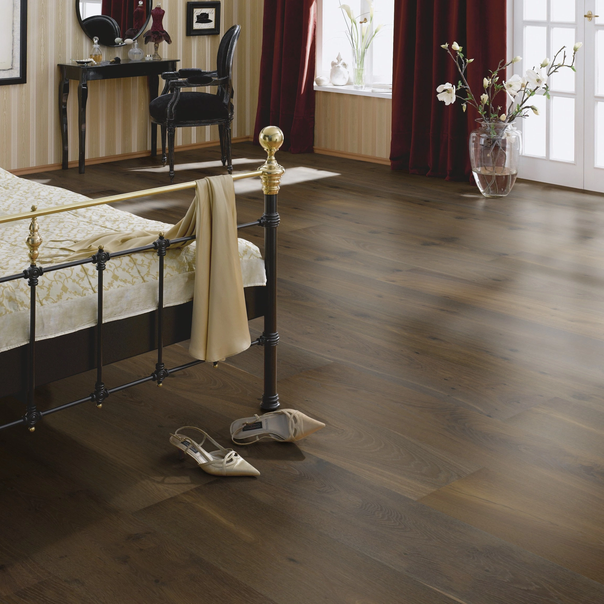 Milieubild Luxuriöses Schlafzimmer - Bennett & Jones Parkett Grand Houses Oak No.16 Buckingham Milieubild Luxuriöses Schlafzimmer - Bennett & Jones 1148012294