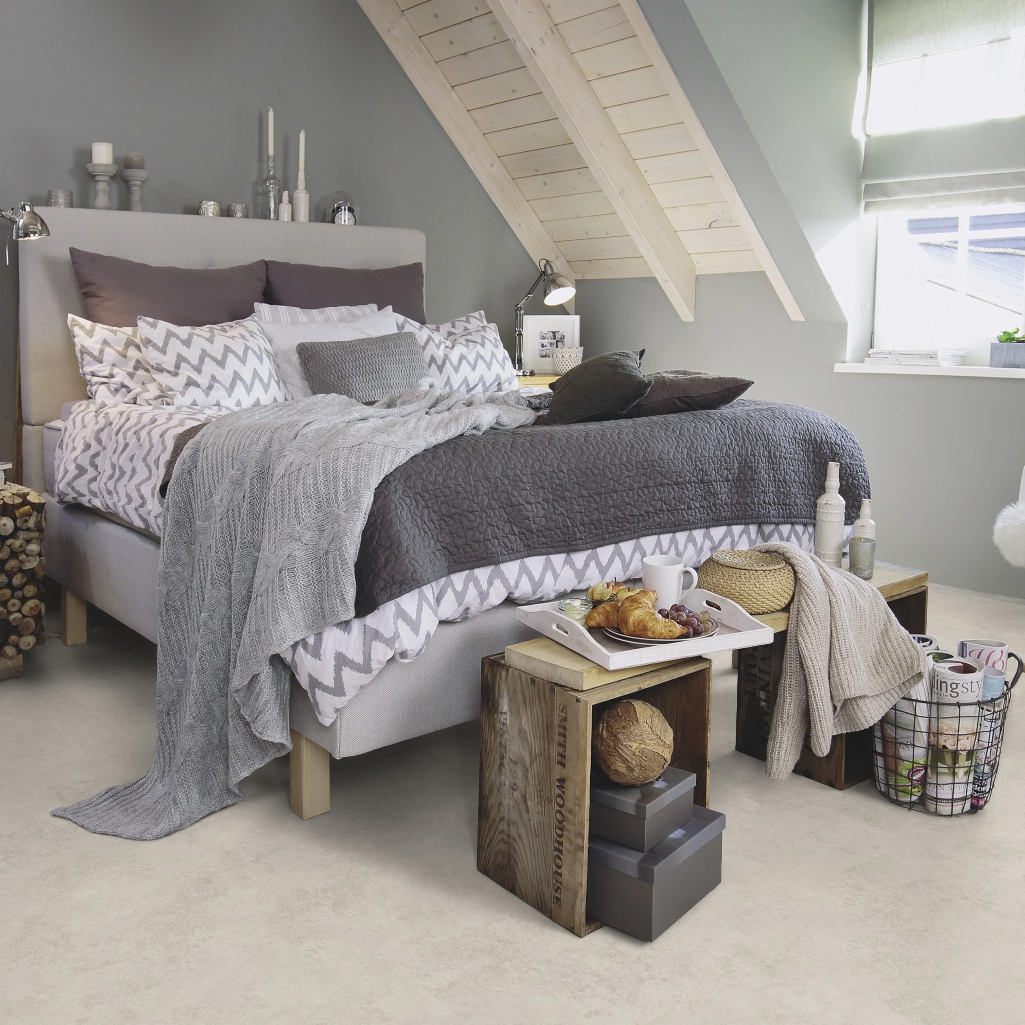 Milieubild Schlafzimmer im modernen Dachgeschoss - wineo Klebe-Bioboden PURLINE wineo 1200 stone XL Introducing Otto Milieubild Schlafzimmer im modernen Dachgeschoss - wineo PL116R