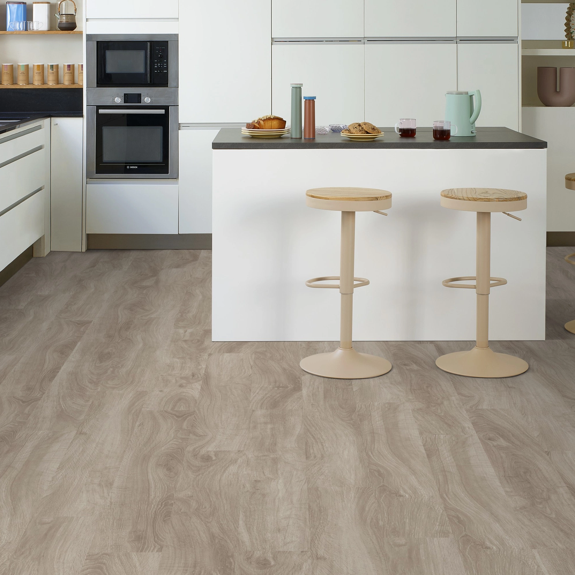 Milieubild Moderne Küche mit Küchenblock - Tarkett Klebe-Vinyl iD Inspiration 30 CLASSICS English Oak Grey-beige Milieubild Moderne Küche mit Küchenblock - Tarkett 24524011