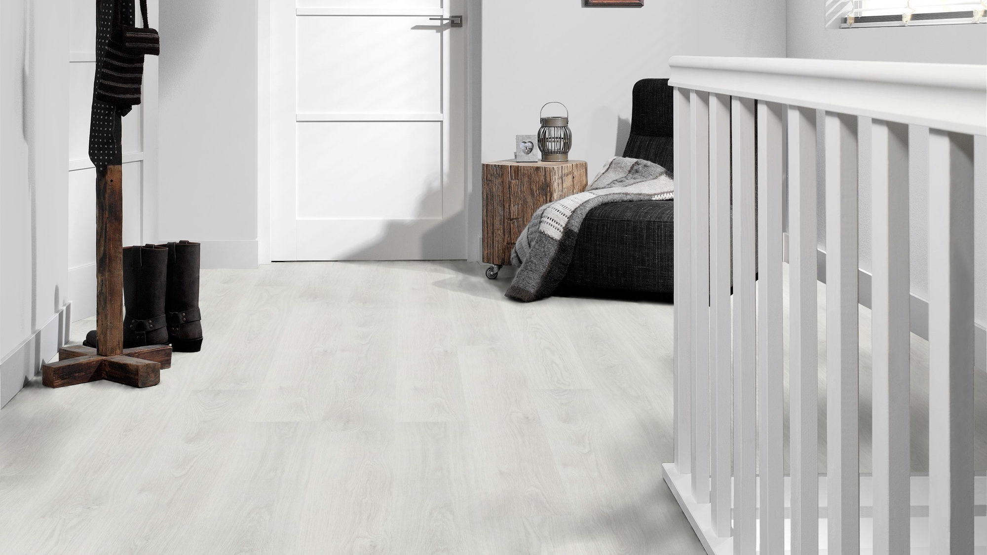 Milieubild Flur mit Treppenlauf - Forbo Flooring Klebe-Vinyl Enduro Dryback Wood White Oak Milieubild Flur mit Treppenlauf - Forbo Flooring 217621