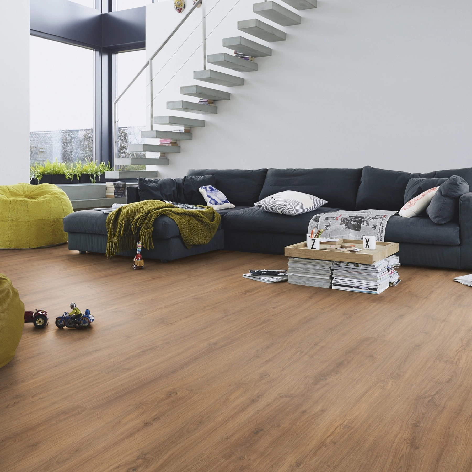 Milieubild Modernes Wohnzimmer mit Kamin - MEISTER Laminat LC 150 Eiche Muscat Milieubild Modernes Wohnzimmer mit Kamin - MEISTER 600014-1288198-06416