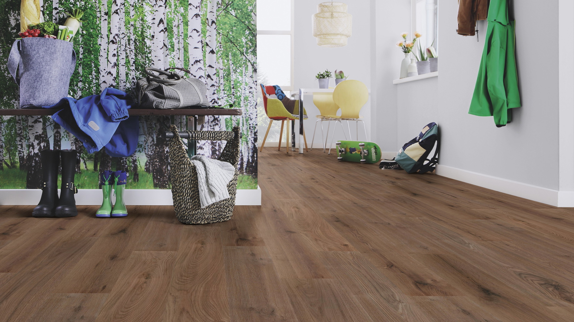 Milieubild Esszimmer mit Flur und Sitzbank - wineo Klick-Bioboden PURLINE wineo 1000 wood L Strong Oak Cappuccino Milieubild Esszimmer mit Flur und Sitzbank - wineo PLC303R