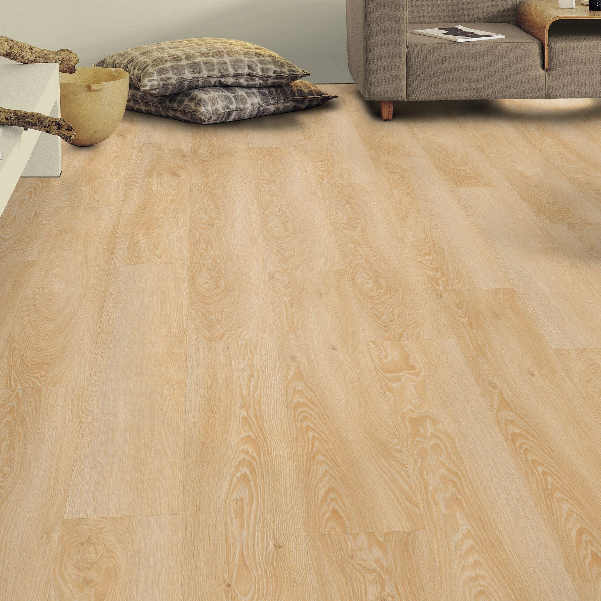 Milieubild Wohnzimmer mit Sideboard - Tarkett Klebe-Vinyl Essence 30 Cool Oak Classical Milieubild Wohnzimmer mit Sideboard - Tarkett 260055001