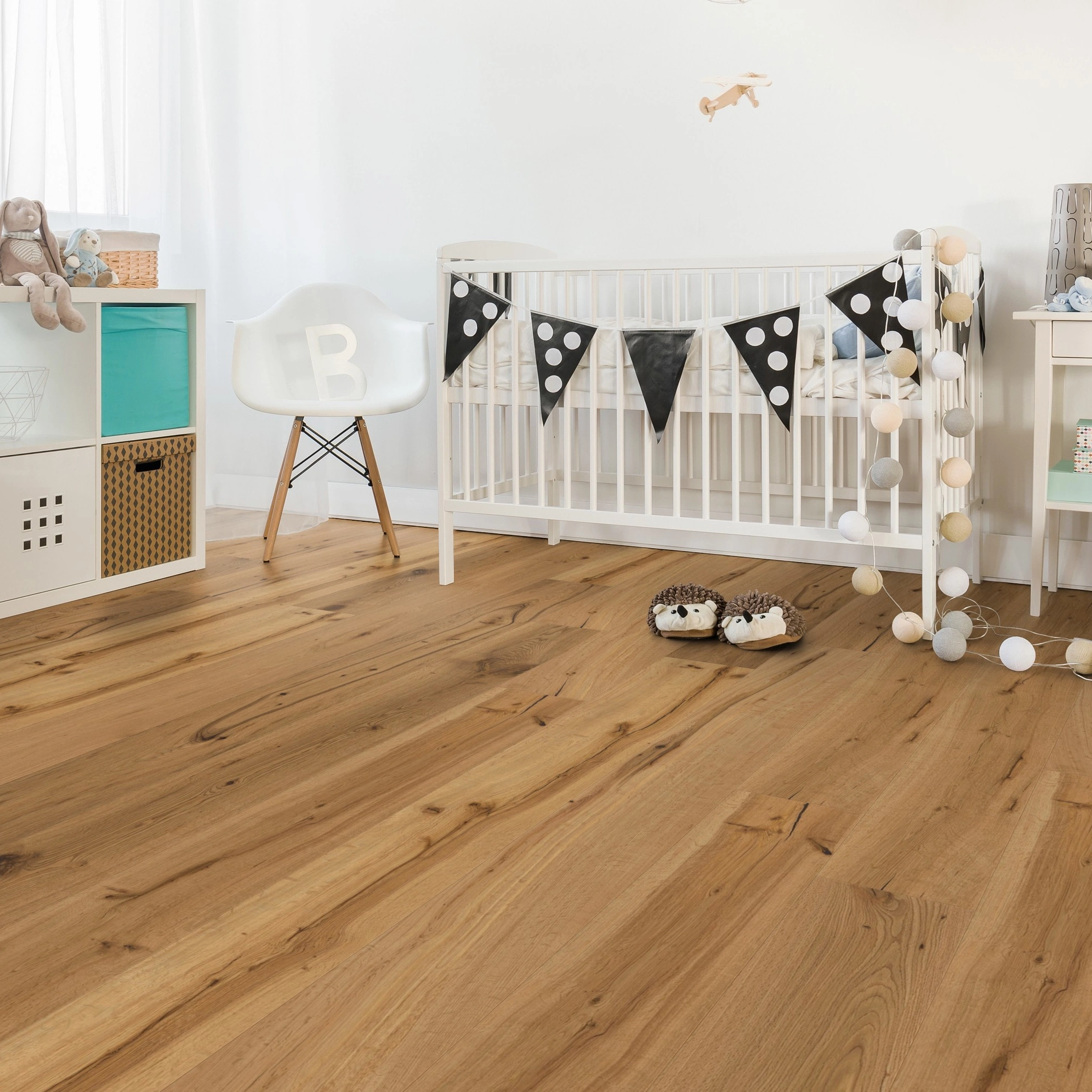 Milieubild Kinderzimmer mit weißer Krippe - Wicanders Wise Parkett Essential Hamburg Milieubild Kinderzimmer mit weißer Krippe - Wicanders Wise 82000873
