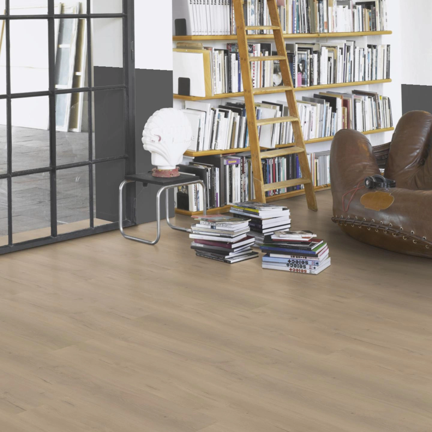 Milieubild Modernes Wohnzimmer mit Atelier - Parador Laminat Trendtime 6 Eiche Loft grau Milieubild Modernes Wohnzimmer mit Atelier - Parador 1730467