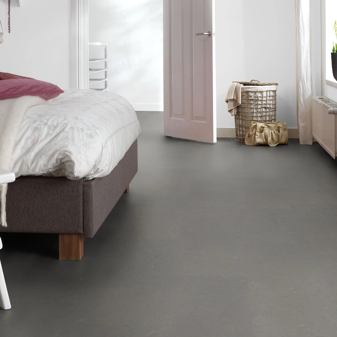 Milieubild Schlafzimmer mit Hocker - Forbo Flooring Marmoleum Click Nebula Milieubild Schlafzimmer mit Hocker - Forbo Flooring 176477