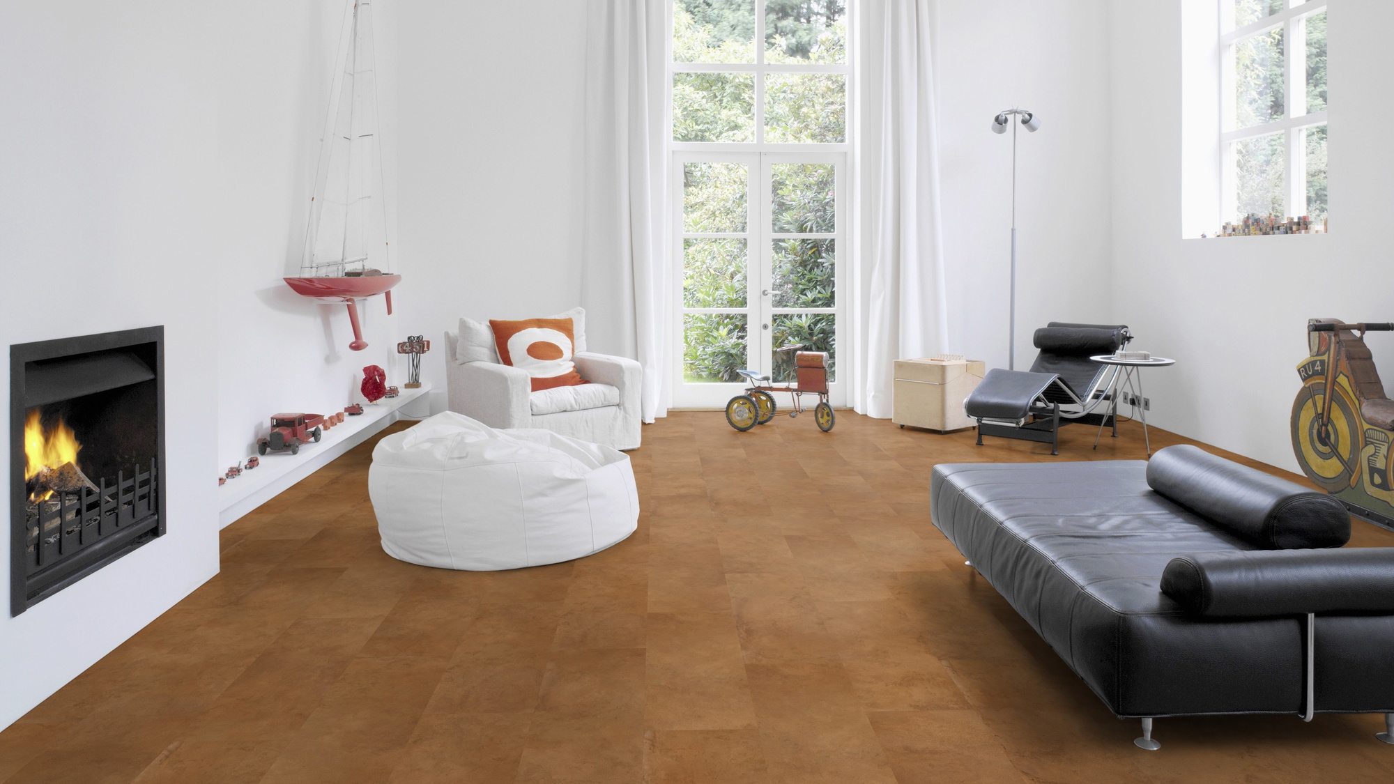 Milieubild Altbau-Wohnzimmer mit Kamin - Wicanders Wise HDF Klick-Designboden stone Natural Elegant Plaster Camel Milieubild Altbau-Wohnzimmer mit Kamin - Wicanders Wise 80003903