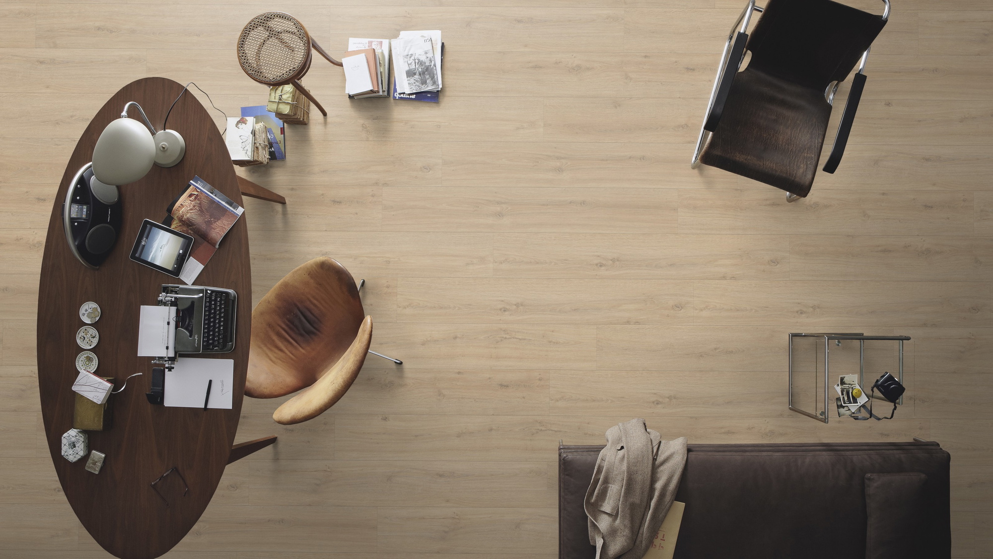 Milieubild Büro mit ovalem Tisch - Draufsicht - Meister Laminat LD 150 Felseneiche sand Milieubild Büro mit ovalem Tisch - Draufsicht - Meister 600017-1288198-07122