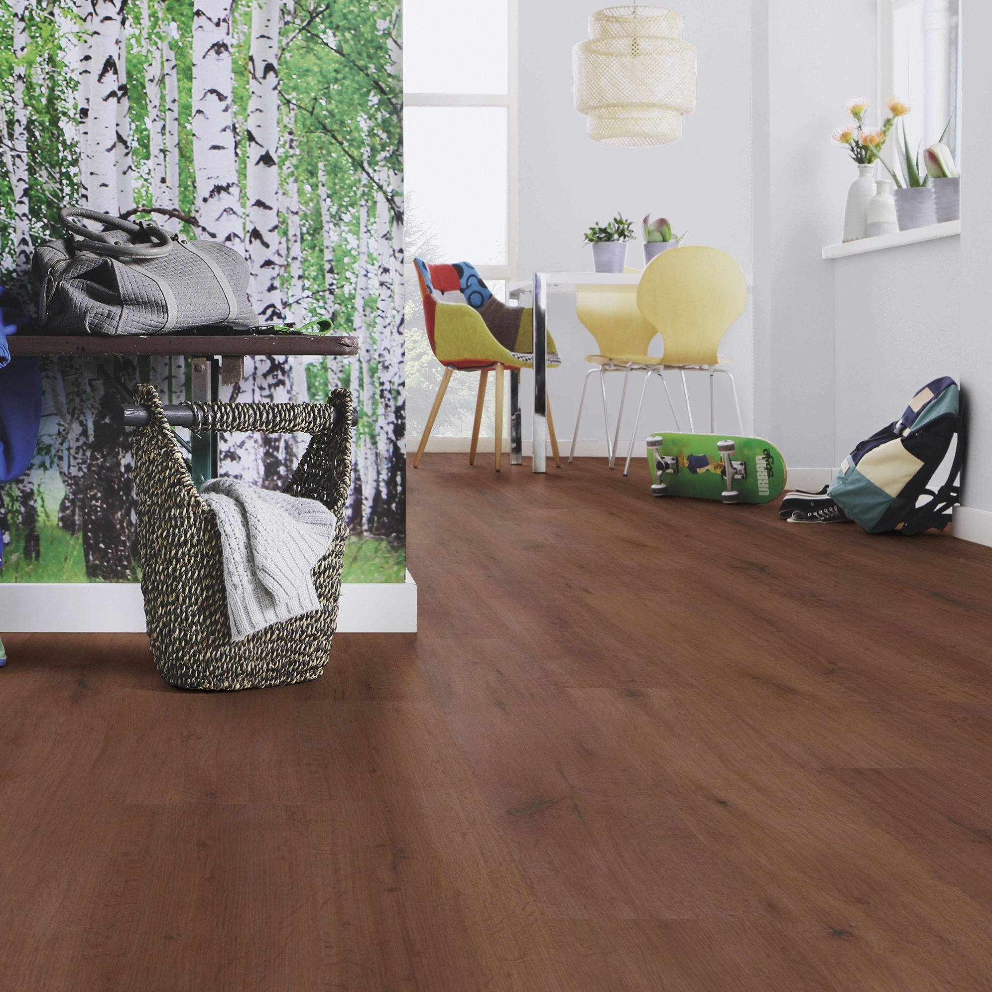 Milieubild Esszimmer mit Flur und Sitzbank - wineo HDF Klick-Bioboden PURLINE wineo 1000 wood XL Rustic Oak Coffee Milieubild Esszimmer mit Flur und Sitzbank - wineo MLP316R