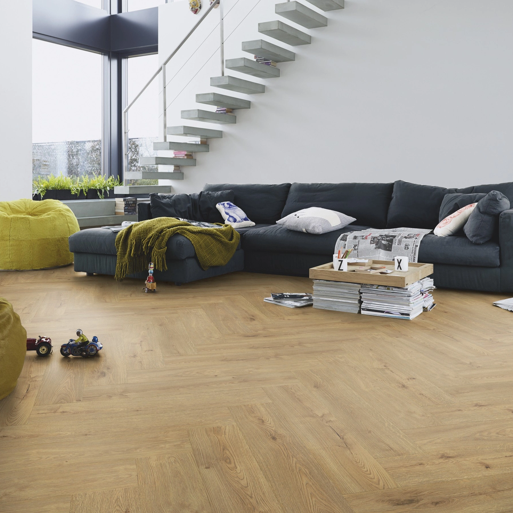 Milieubild Modernes Wohnzimmer mit Kamin - MEISTER Laminat LS 350 Eiche Champagner Milieubild Modernes Wohnzimmer mit Kamin - MEISTER 600001-0840168-07001