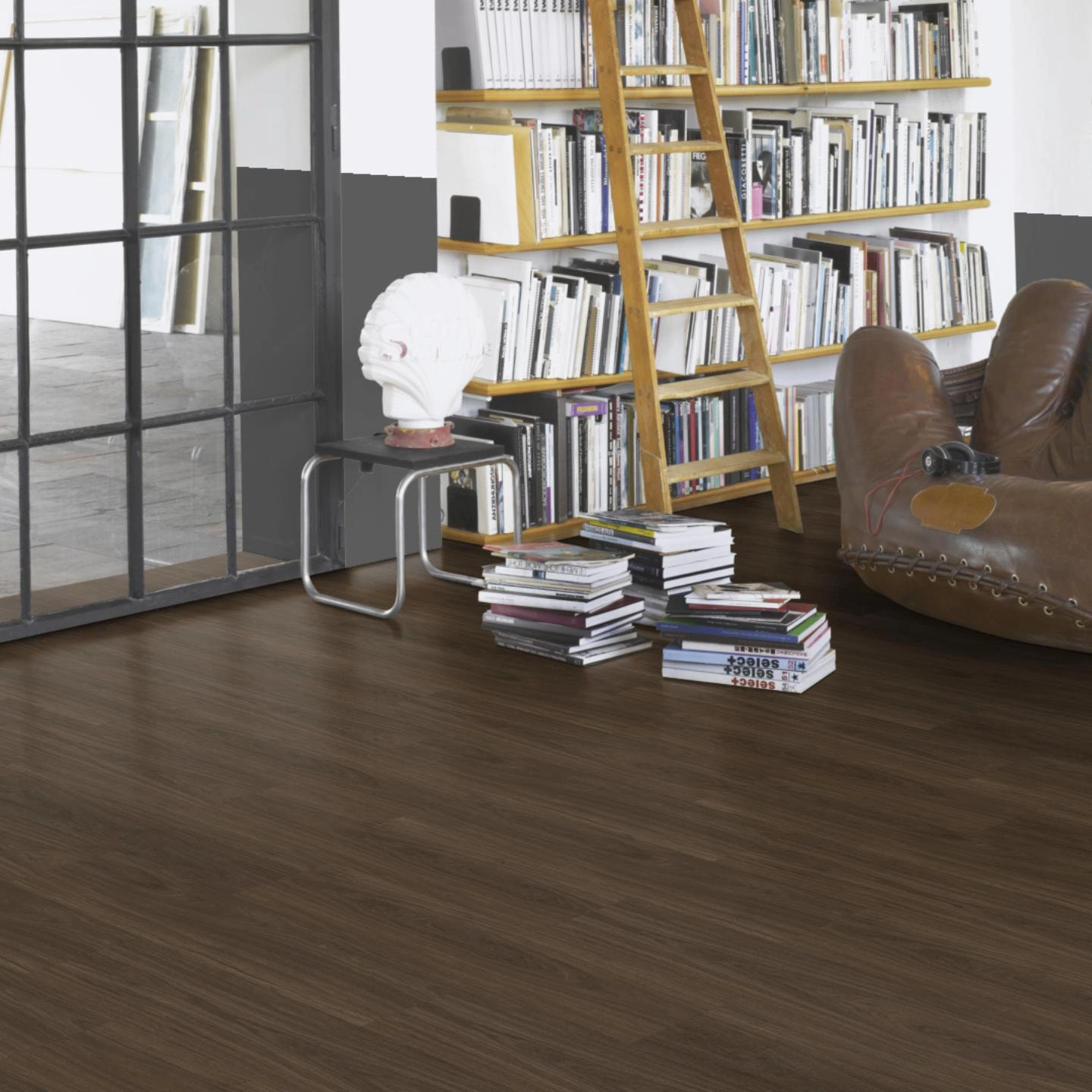 Milieubild Modernes Wohnzimmer mit Atelier - Parador Klebe-Vinyl Classic 2025 Eiche Oxford dunkelbraun Milieubild Modernes Wohnzimmer mit Atelier - Parador 1748868