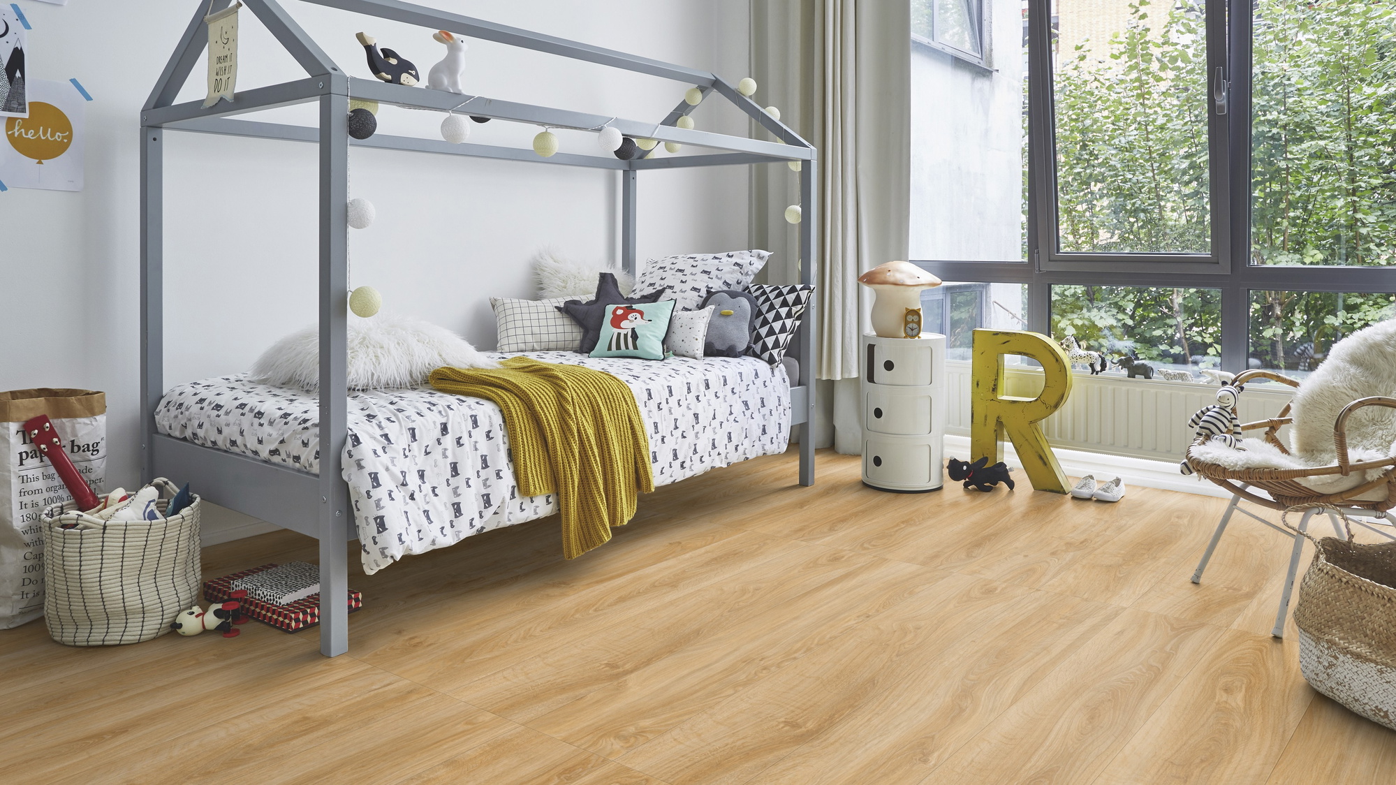 Milieubild Kinderschlafzimmer mit Bett im Hausdesign - Tarkett Klebe-Vinyl iD Inspiration 55 CLASSICS English Oak Classical Milieubild Kinderschlafzimmer mit Bett im Hausdesign - Tarkett 24513008