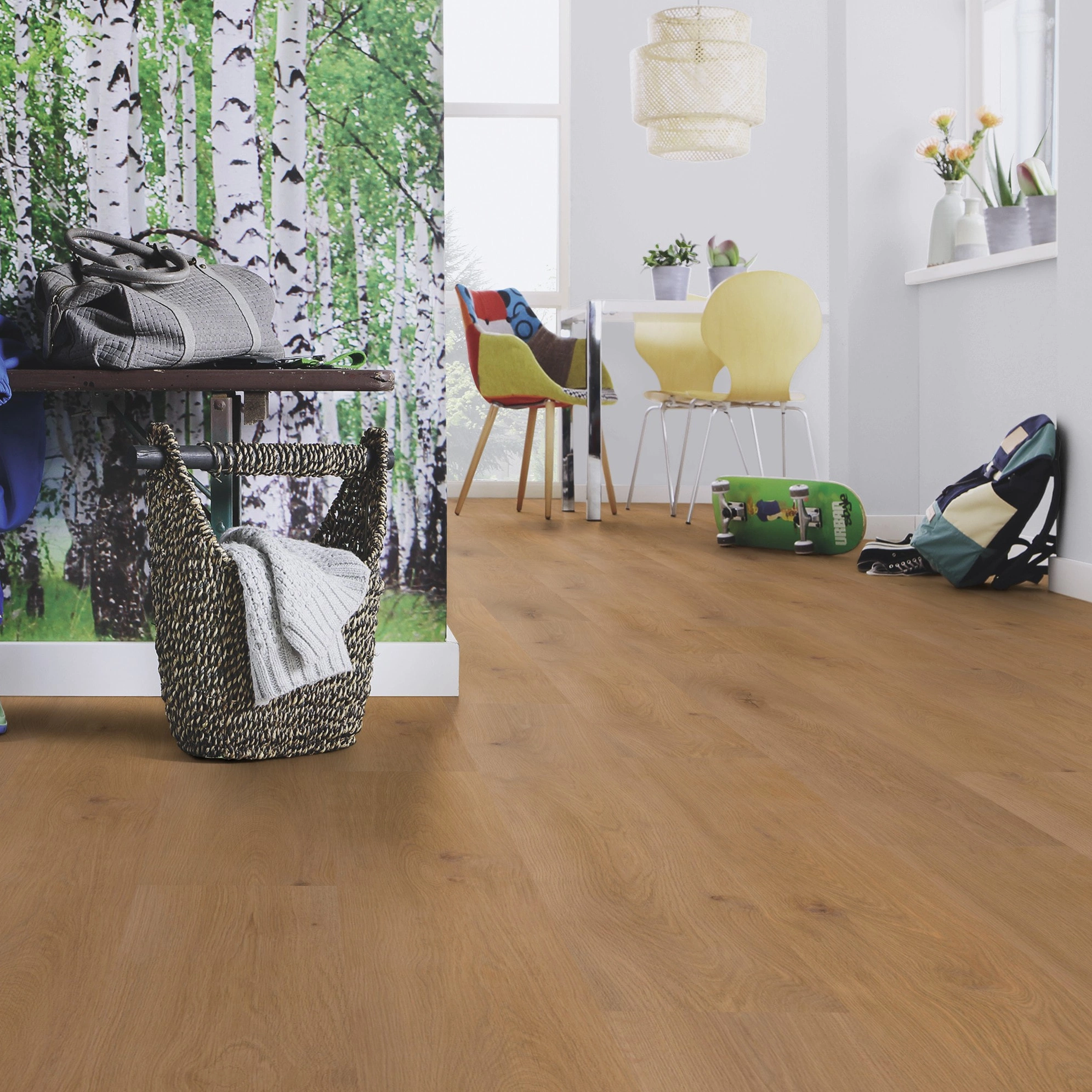 Milieubild Esszimmer mit Flur und Sitzbank - wineo HDF Klick-Bioboden PURLINE wineo 1000 wood XL Noble Oak Toffee Milieubild Esszimmer mit Flur und Sitzbank - wineo MLP311R