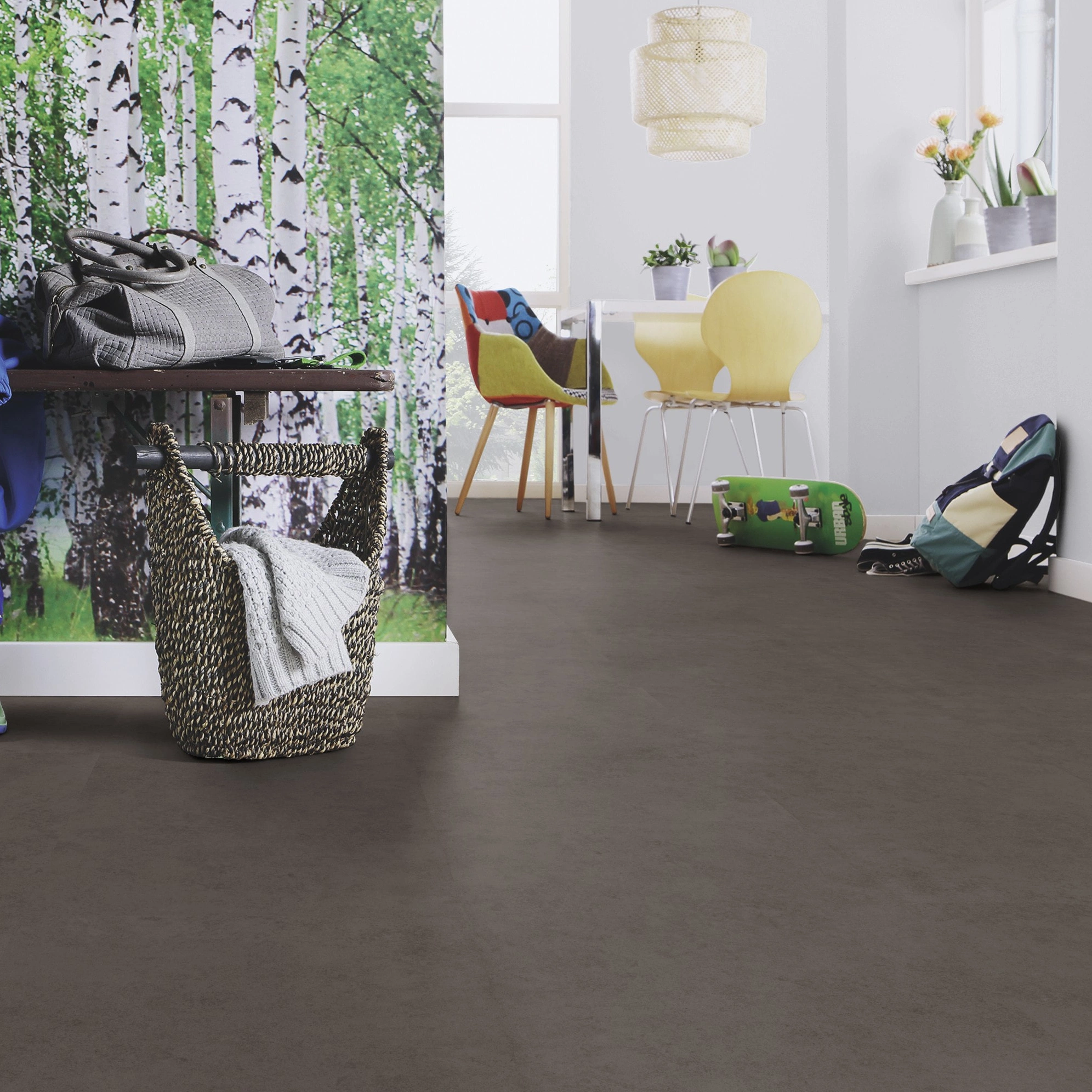 Milieubild Esszimmer mit Flur und Sitzbank - wineo Klebe-Bioboden PURLINE wineo 1200 stone XL Presenting Karl Milieubild Esszimmer mit Flur und Sitzbank - wineo PL118R