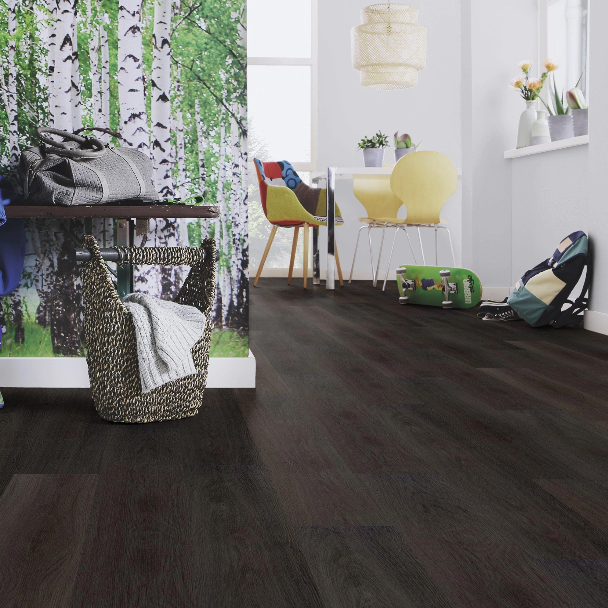 Milieubild Esszimmer mit Flur und Sitzbank - wineo Klick-Bioboden PURLINE wineo 1000 wood L Soft Oak Pepper Milieubild Esszimmer mit Flur und Sitzbank - wineo PLC304R