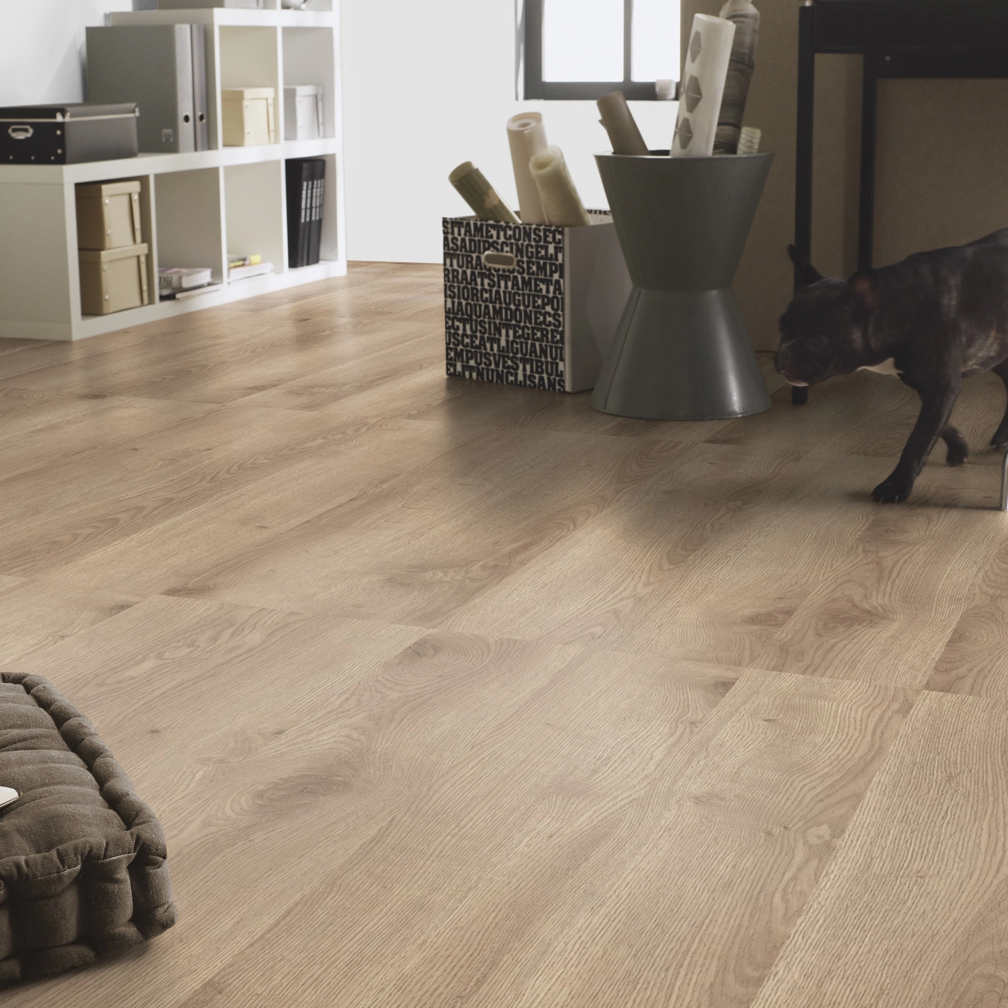Milieubild Homeoffice mit Hund - Tarkett Klebe-Vinyl iD Inspiration 55 CLASSICS Contemporary Oak Natural Milieubild Homeoffice mit Hund - Tarkett 24513019