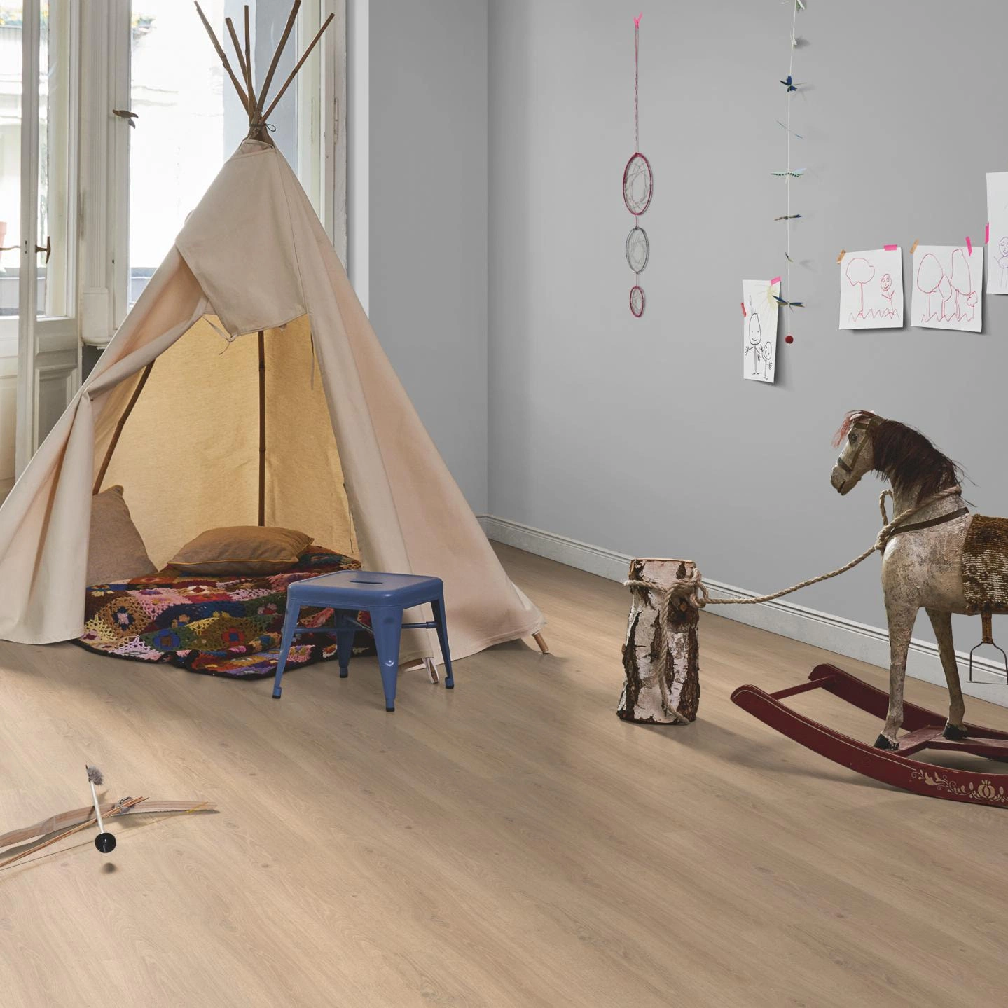 Milieubild Kinderzimmer in Stadtwohnung - Parador HDF Klick-Vinyl Basic 30 Eiche Studioline geschliffen Milieubild Kinderzimmer in Stadtwohnung - Parador 1601336