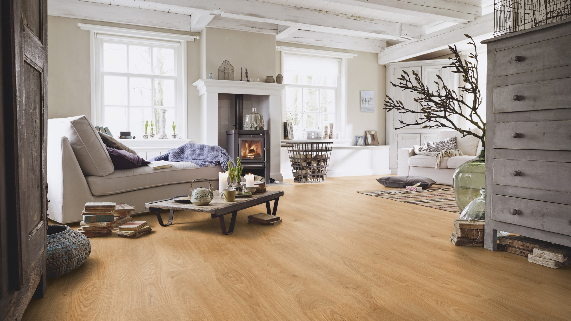 Milieubild Wohnzimmer im Landhaus-Stil - MEISTER Laminat LC 150 Ufereiche honig Milieubild Wohnzimmer im Landhaus-Stil - MEISTER 600014-1288198-07127