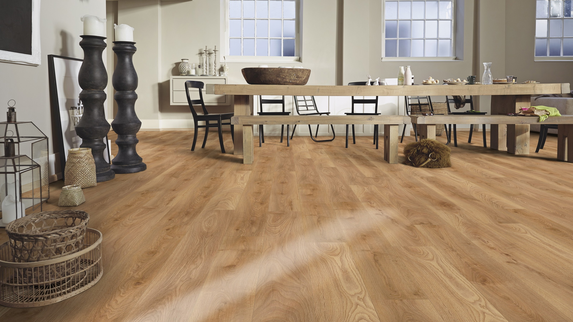 Milieubild Esszimmer mit großem Tisch - Meister Laminat LD 150 Eiche Woodend Milieubild Esszimmer mit großem Tisch - Meister 600017-1288198-07014