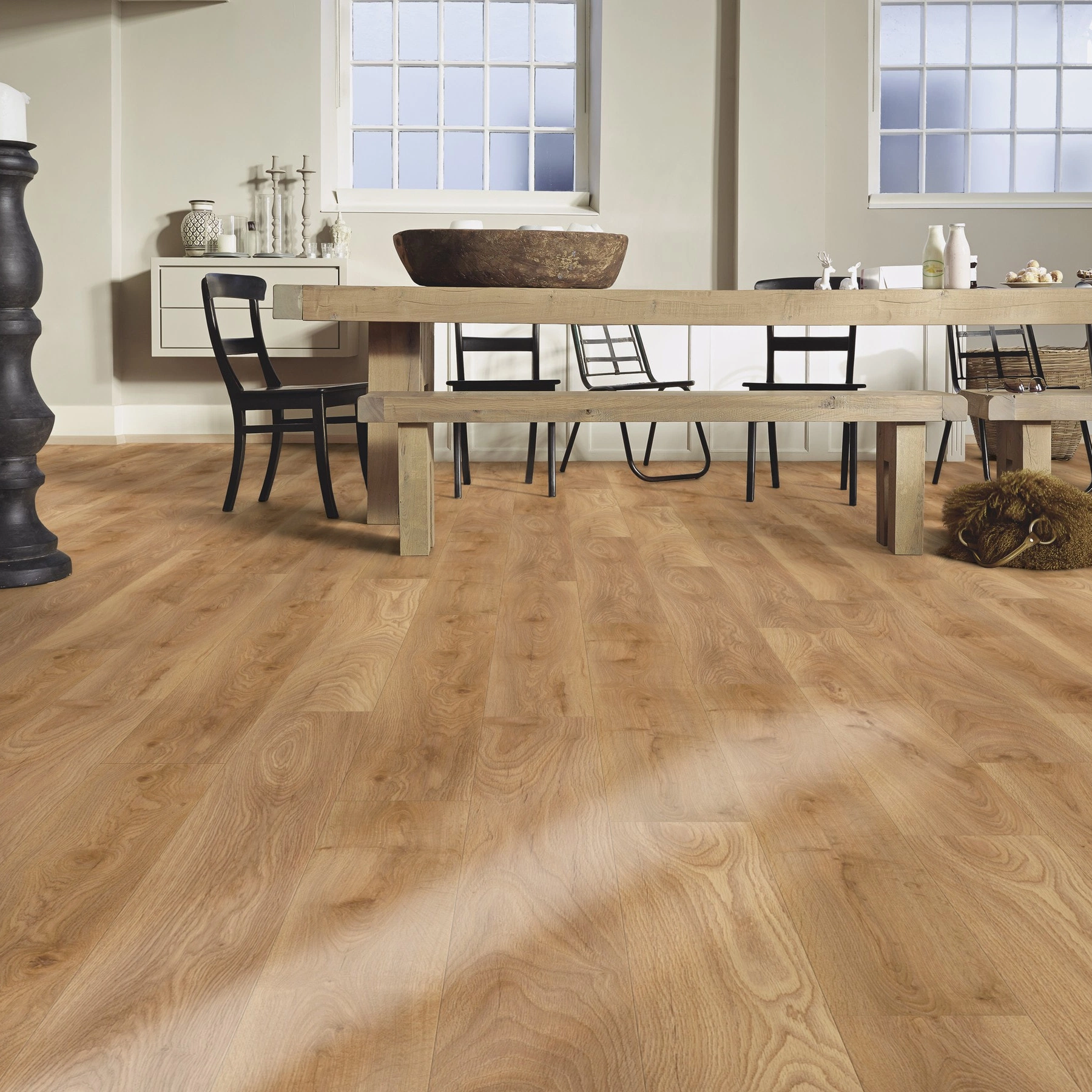 Milieubild Esszimmer mit großem Tisch - Meister Laminat LD 150 Eiche Woodend Milieubild Esszimmer mit großem Tisch - Meister 600017-1288198-07014