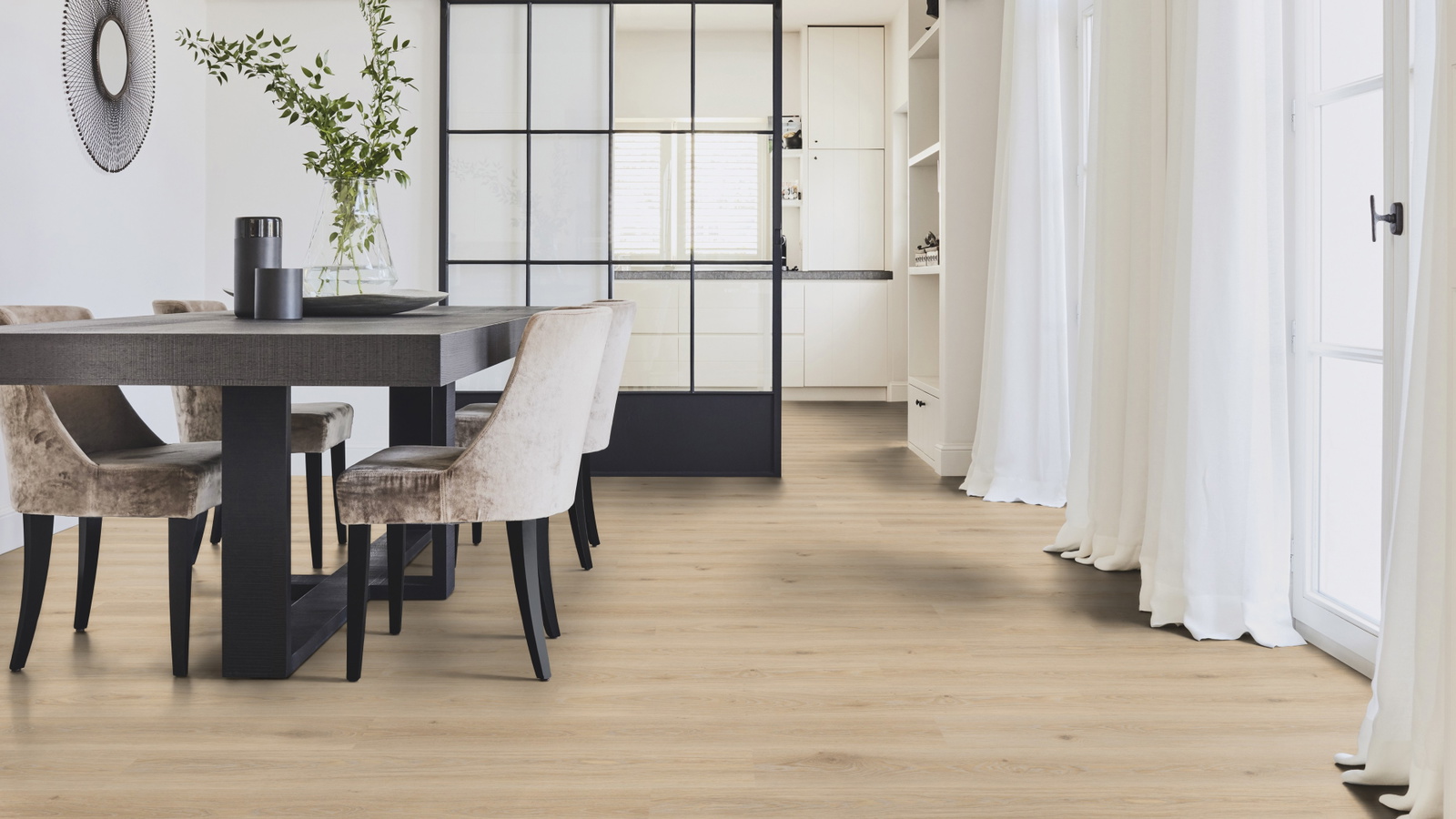 Milieubild Modernes Esszimmer mit Glas-Schiebetür - Tarkett 280041004