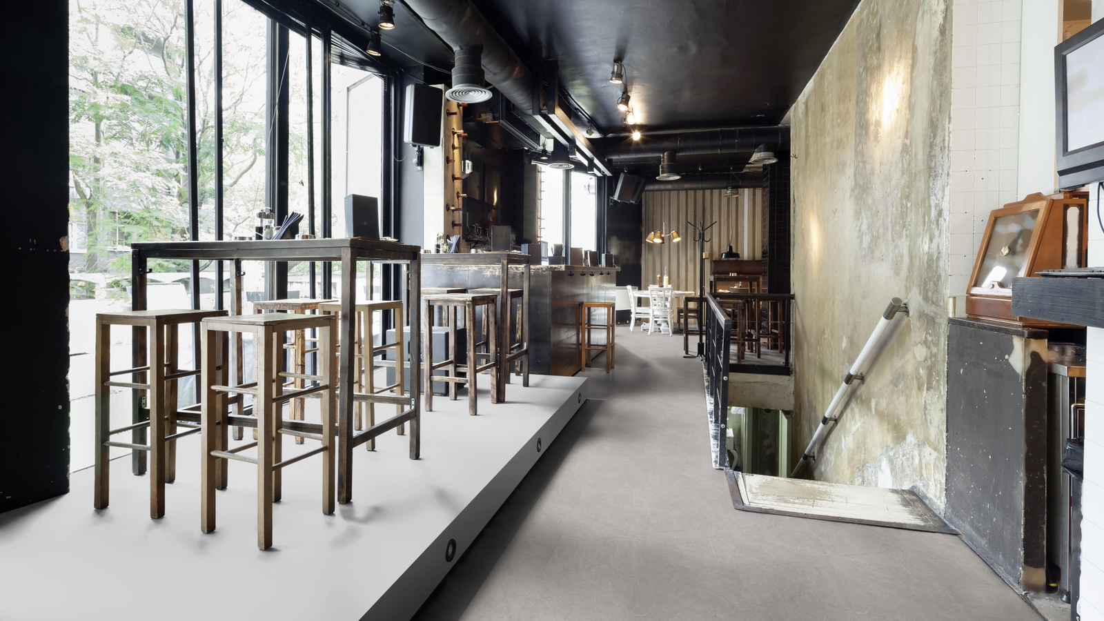 Milieubild Restaurant - Bar mit Tischen und Hockern - wineo PL15412SXL