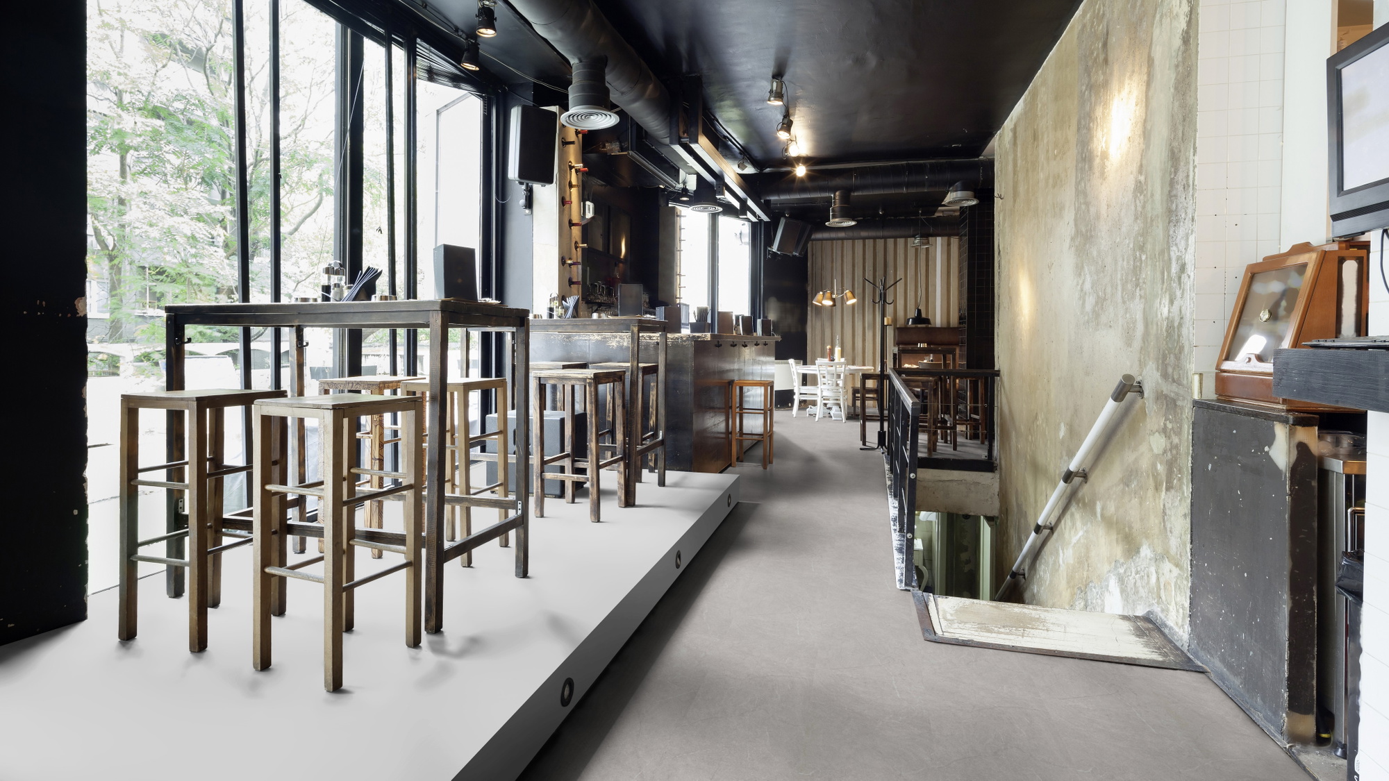 Milieubild Restaurant - Bar mit Tischen und Hockern - wineo Klebe-Bioboden PURLINE wineo 1500 stone XL Serene Marble Grey Milieubild Restaurant - Bar mit Tischen und Hockern - wineo PL15412SXL