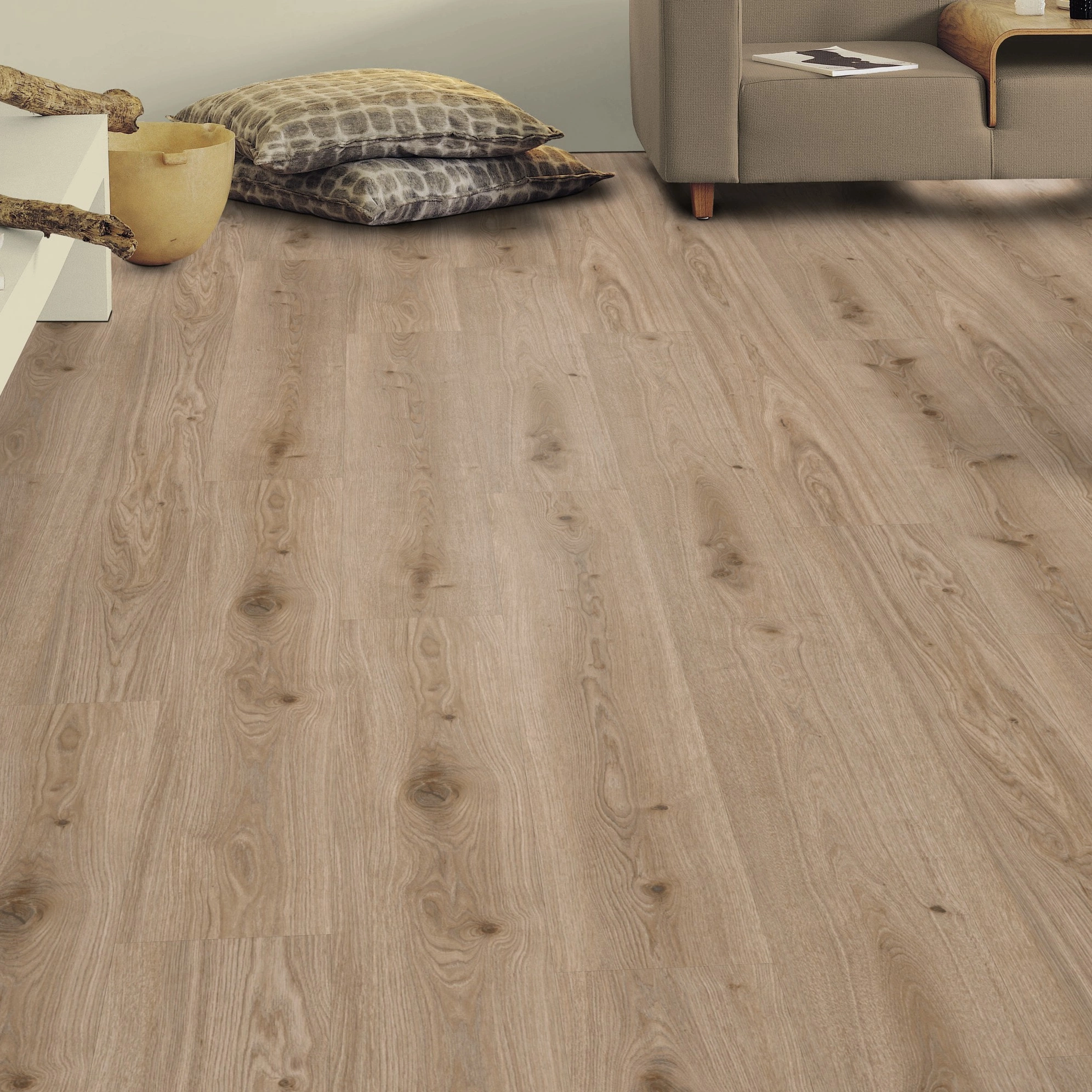 Milieubild Wohnzimmer mit Sideboard - Tarkett Klebe-Vinyl Essence 30 Primary Oak Light Grey Milieubild Wohnzimmer mit Sideboard - Tarkett 260055006